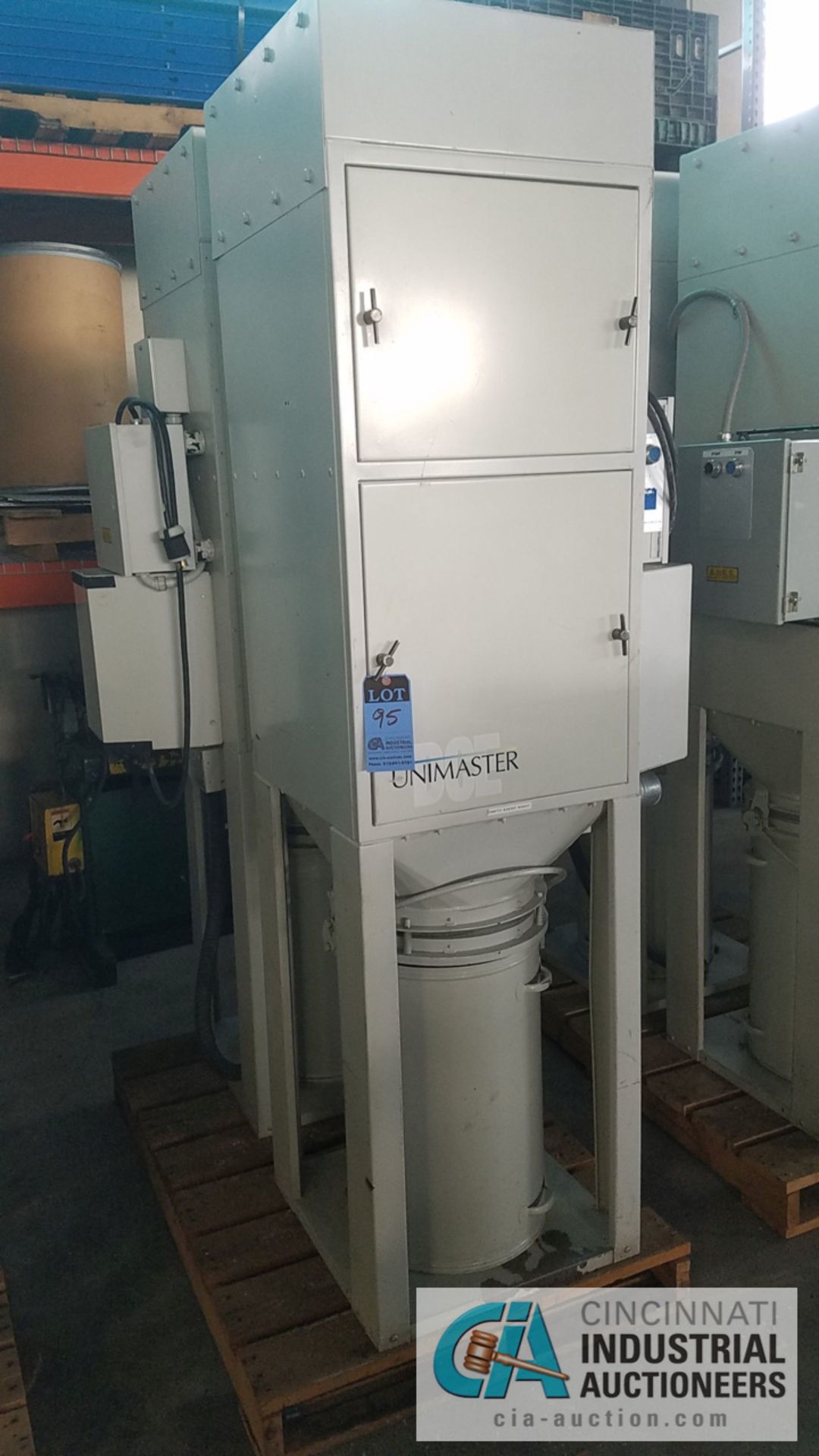1 H.P. DCE MODEL UMA73G1AD UNIMASTER DUST COLLECTOR, S/N 98-1353/03