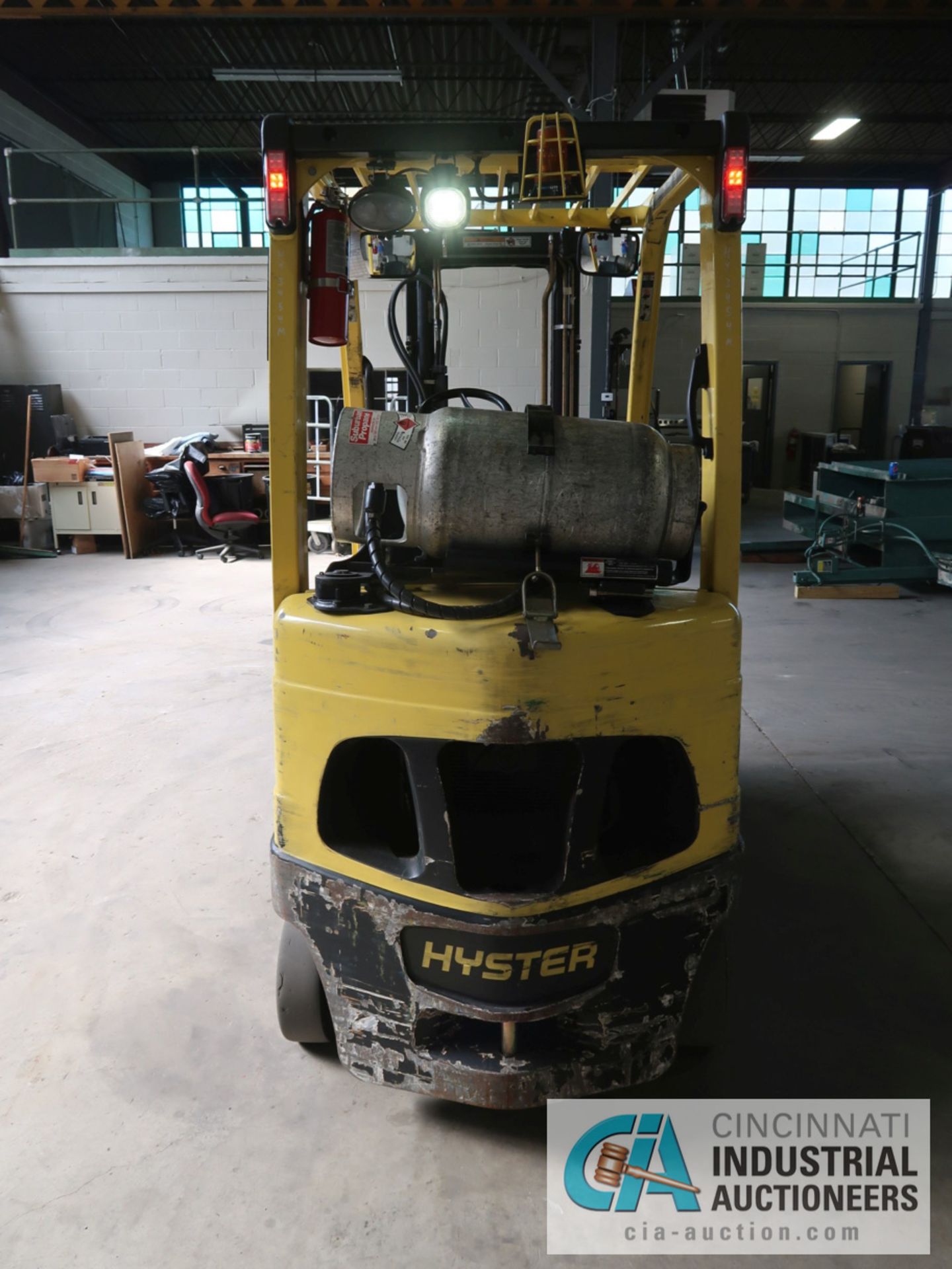 5,000 LB HYSTER MODEL S50FT LP GAS SOLID TIRE LIFT TRUCK WITH 2-STAGE MAST, 130" LIFT HEIGHT, 80" - Image 6 of 11
