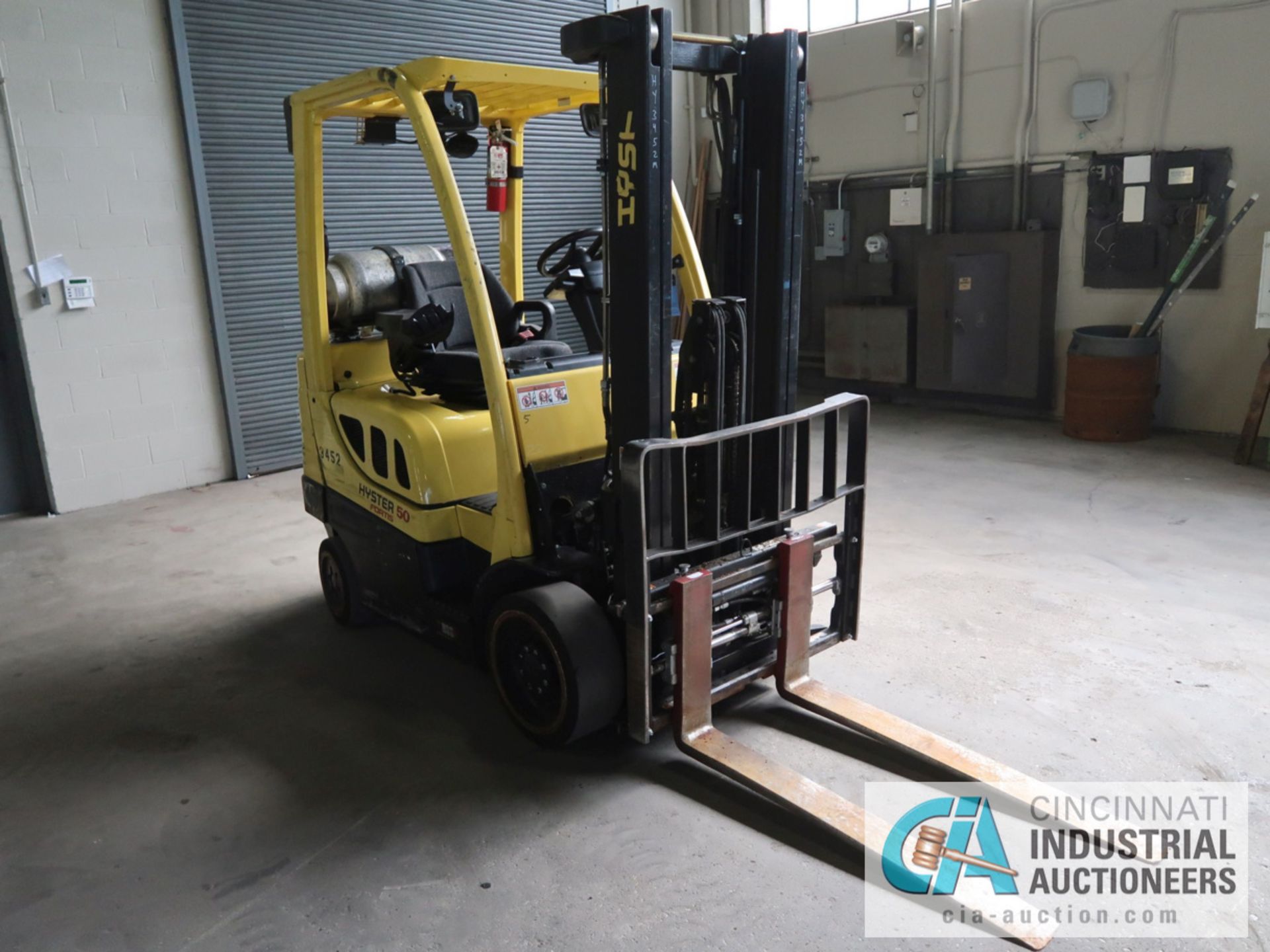 5,000 LB HYSTER MODEL S50FT LP GAS SOLID TIRE LIFT TRUCK WITH 2-STAGE MAST, 130" LIFT HEIGHT, 80" - Image 3 of 11