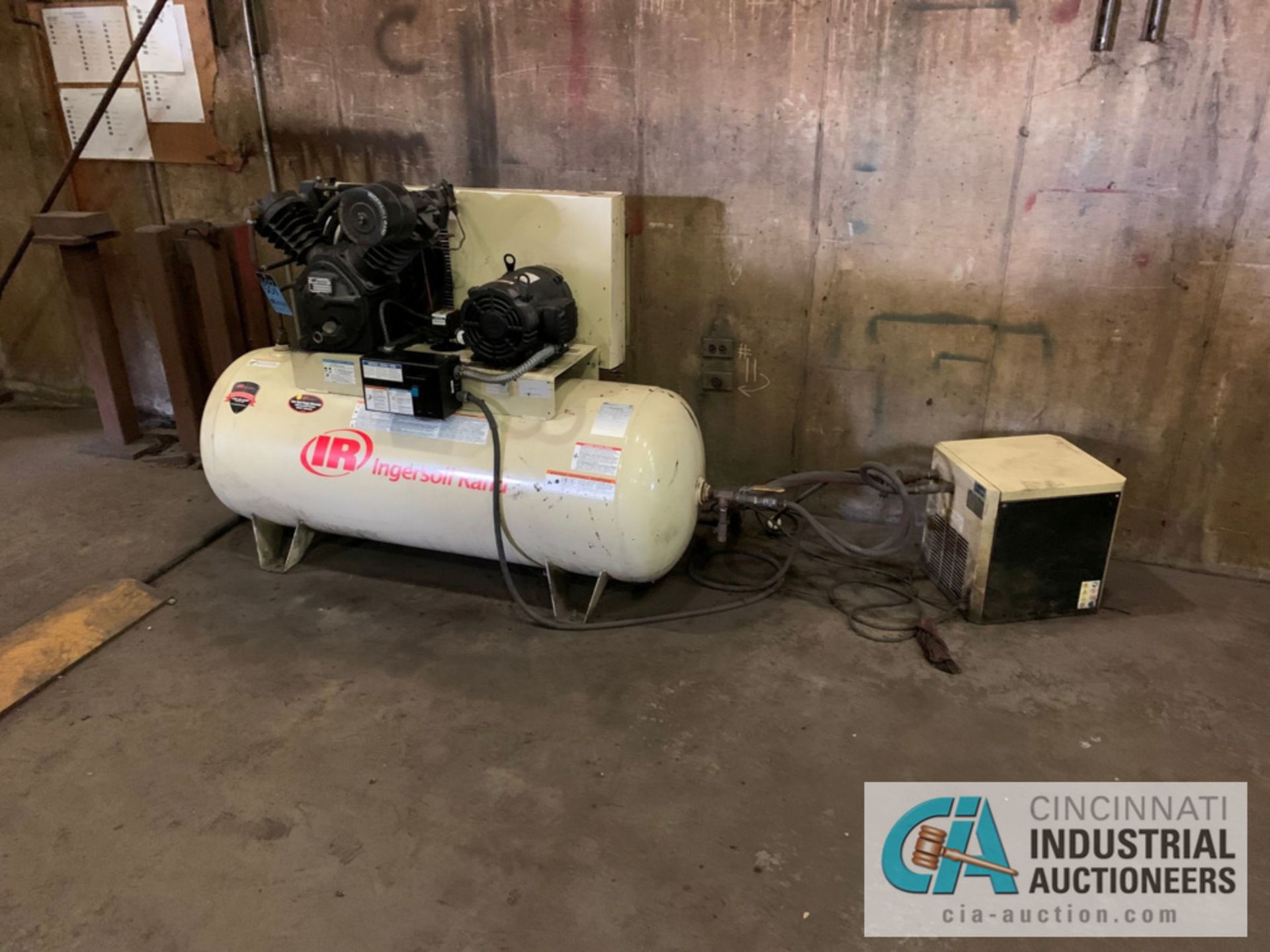 7-1/2 HP INGERSOLL RAND HORIZONTAL TANK MOUNTED AIR COMPRESSOR; S/N 0905200030, 230 VOLT, 3-PHASE,