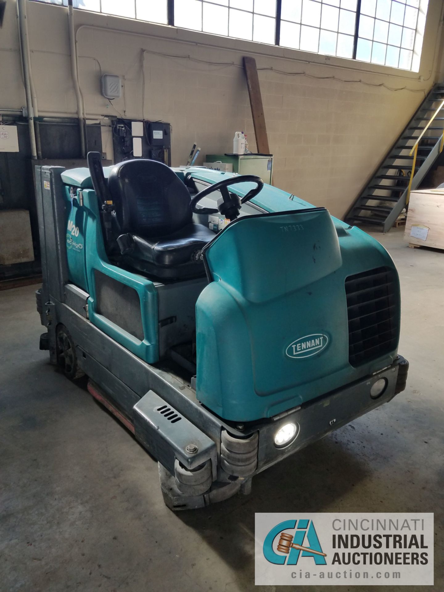 2015 TENNANT MODEL M20 SWEEPER / SCRUBBER LP GAS, 58" CLEANING PATHE, 3,007 HOURS