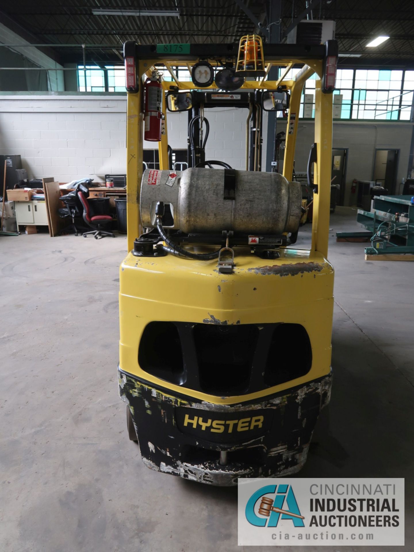 7,000 LB HYSTER MODEL S70FT LP GAS SOLID TIRE LIFT TRUCK WITH 2-STAGE MAST, 122" LIFT HEIGHT, 80" - Image 6 of 11