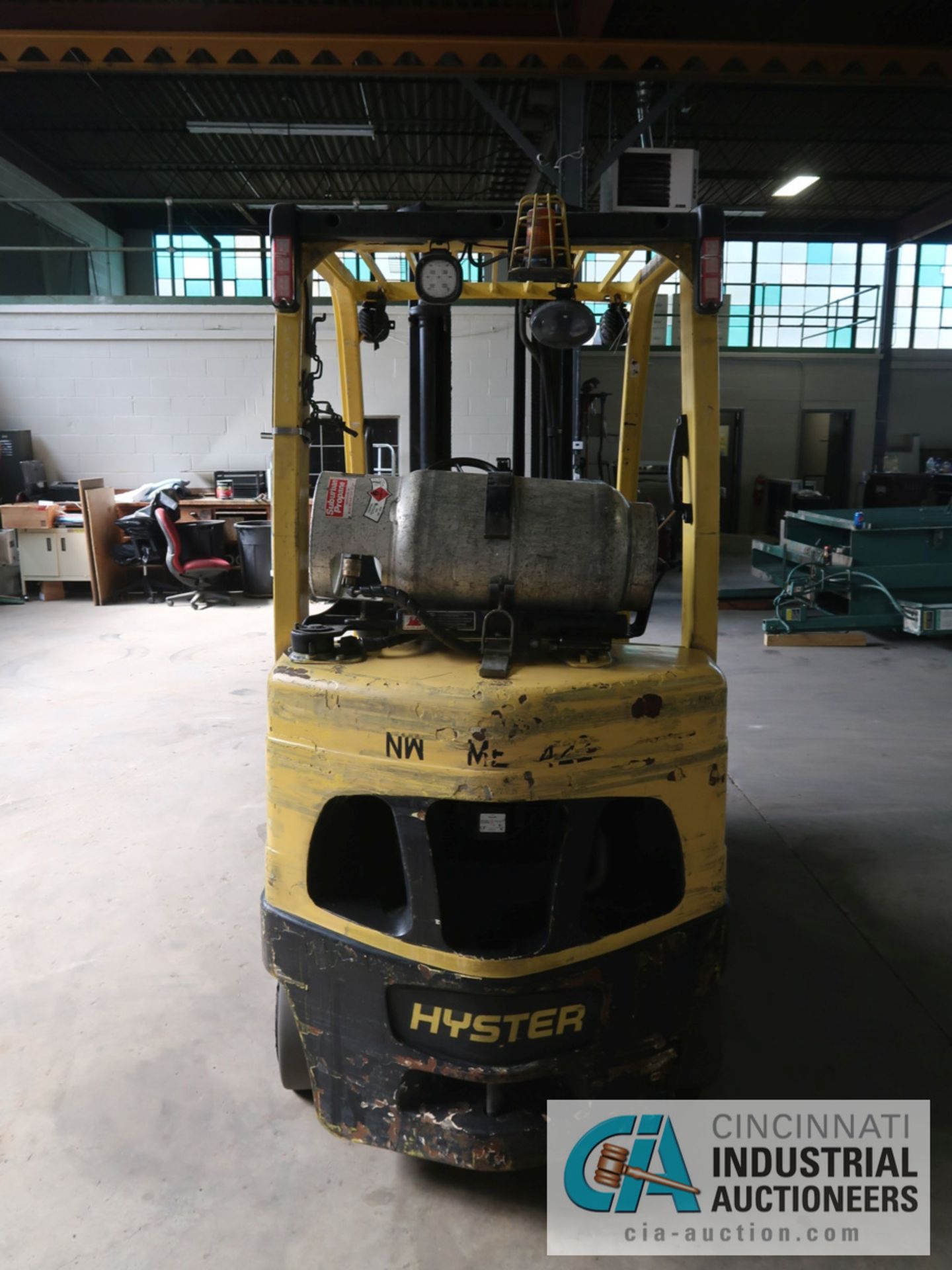 6,000 LB HYSTER MODEL S60FT LP GAS SOLID TIRE LIFT TRUCK WITH 3-STAGE MAST, 211" LIFT HEIGHT, 80" - Image 6 of 11