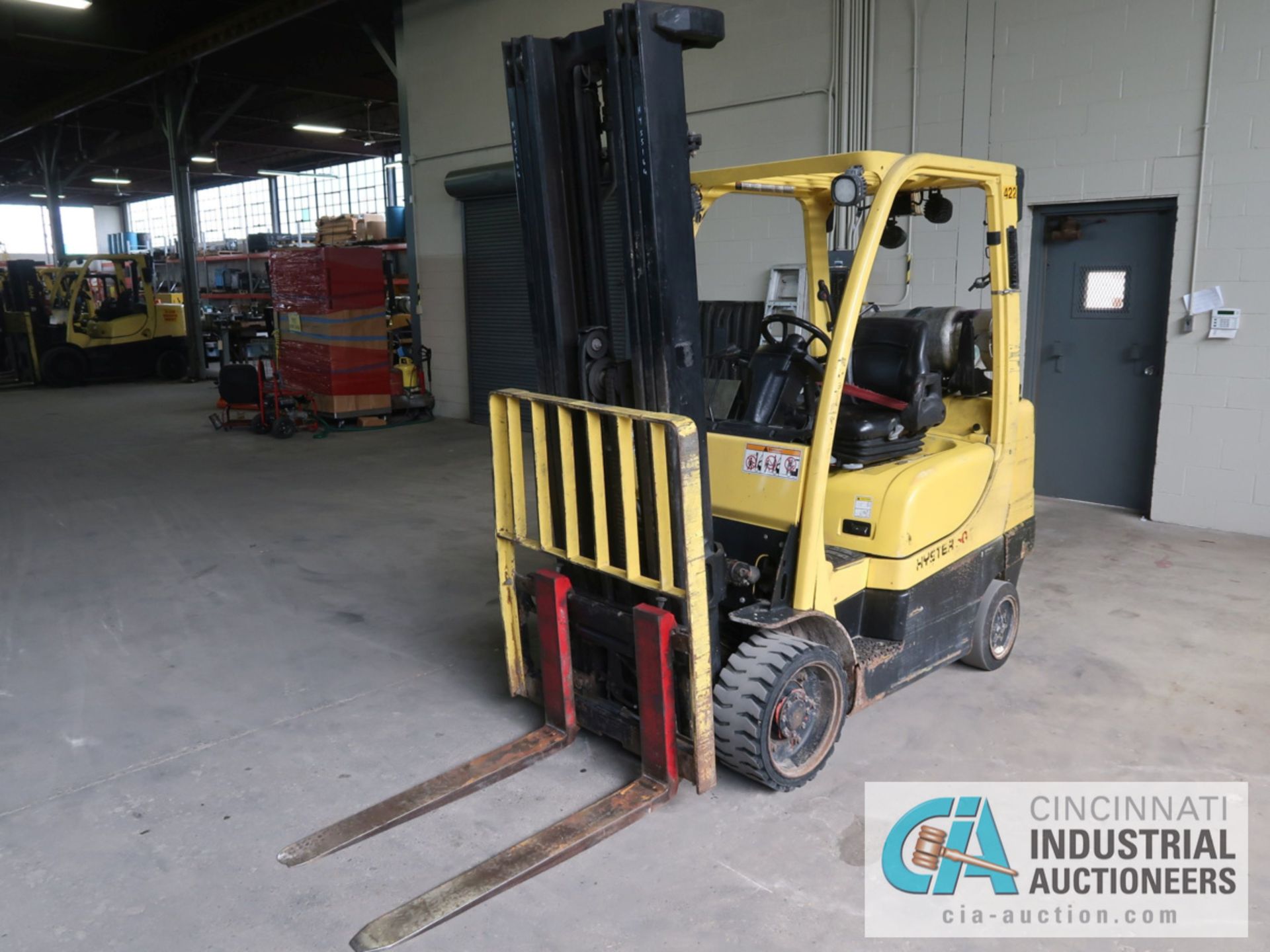 6,000 LB HYSTER MODEL S60FT LP GAS SOLID TIRE LIFT TRUCK WITH 3-STAGE MAST, 211" LIFT HEIGHT, 80"