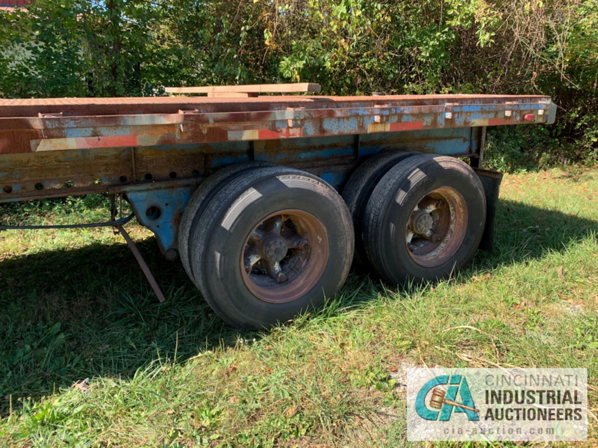 40' STEEL FLAT BED TANDEM AXLE TRAILER; VIN # N/A, 90" WIDE STEEL DECK, NO TITLE ***LOCATED IN - Image 4 of 7