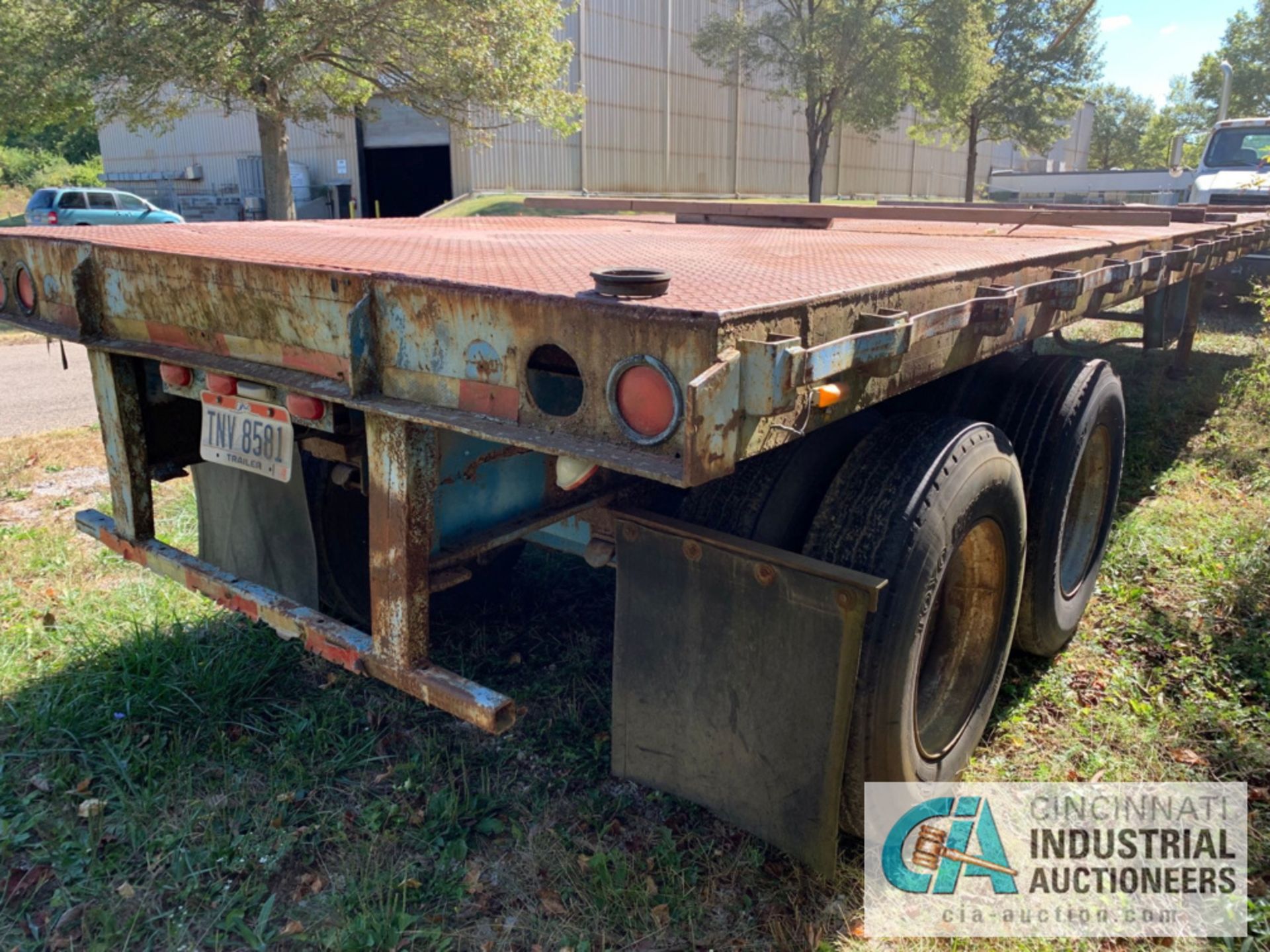 40' STEEL FLAT BED TANDEM AXLE TRAILER; VIN # N/A, 90" WIDE STEEL DECK, NO TITLE ***LOCATED IN - Image 7 of 7