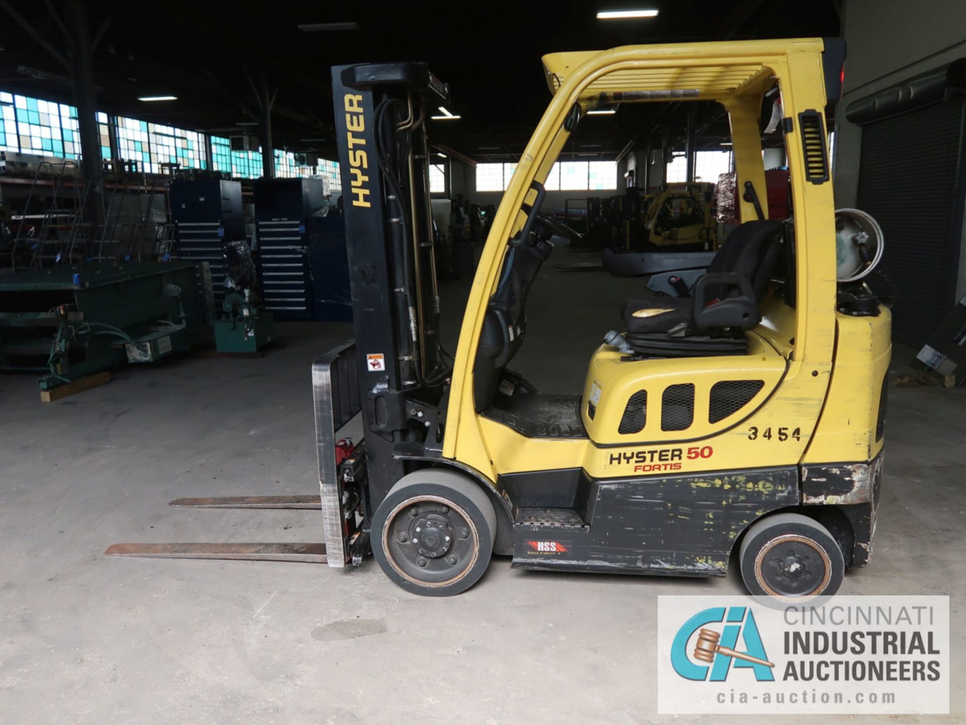 5,000 LB HYSTER MODEL S50FT LP GAS SOLID TIRE LIFT TRUCK WITH 2-STAGE MAST, 130" LIFT HEIGHT, 80" - Image 8 of 11