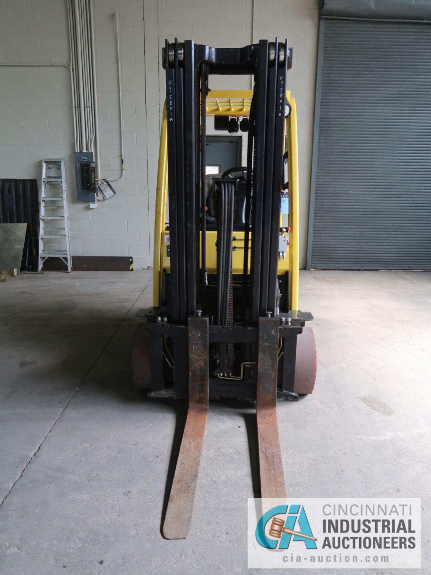 6,000 LB HYSTER MODEL S60FT LP GAS SOLID TIRE LIFT TRUCK WITH 3-STAGE MAST, 187" LIFT HEIGHT, 84" - Image 2 of 11