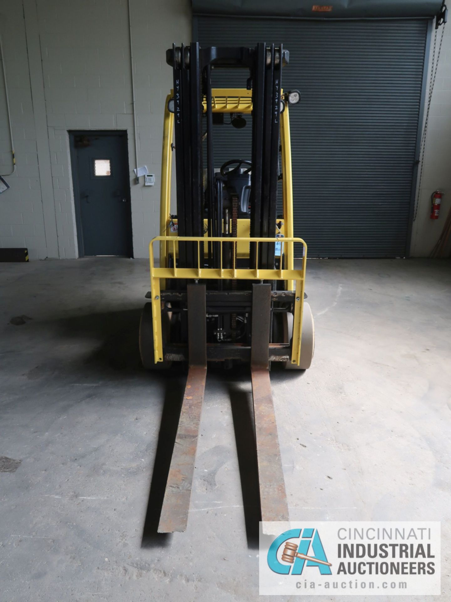 7,000 LB HYSTER MODEL S70FT LP GAS SOLID TIRE LIFT TRUCK WITH 3-STAGE MAST, 188" LIFT HEIGHT, 84" - Image 2 of 11