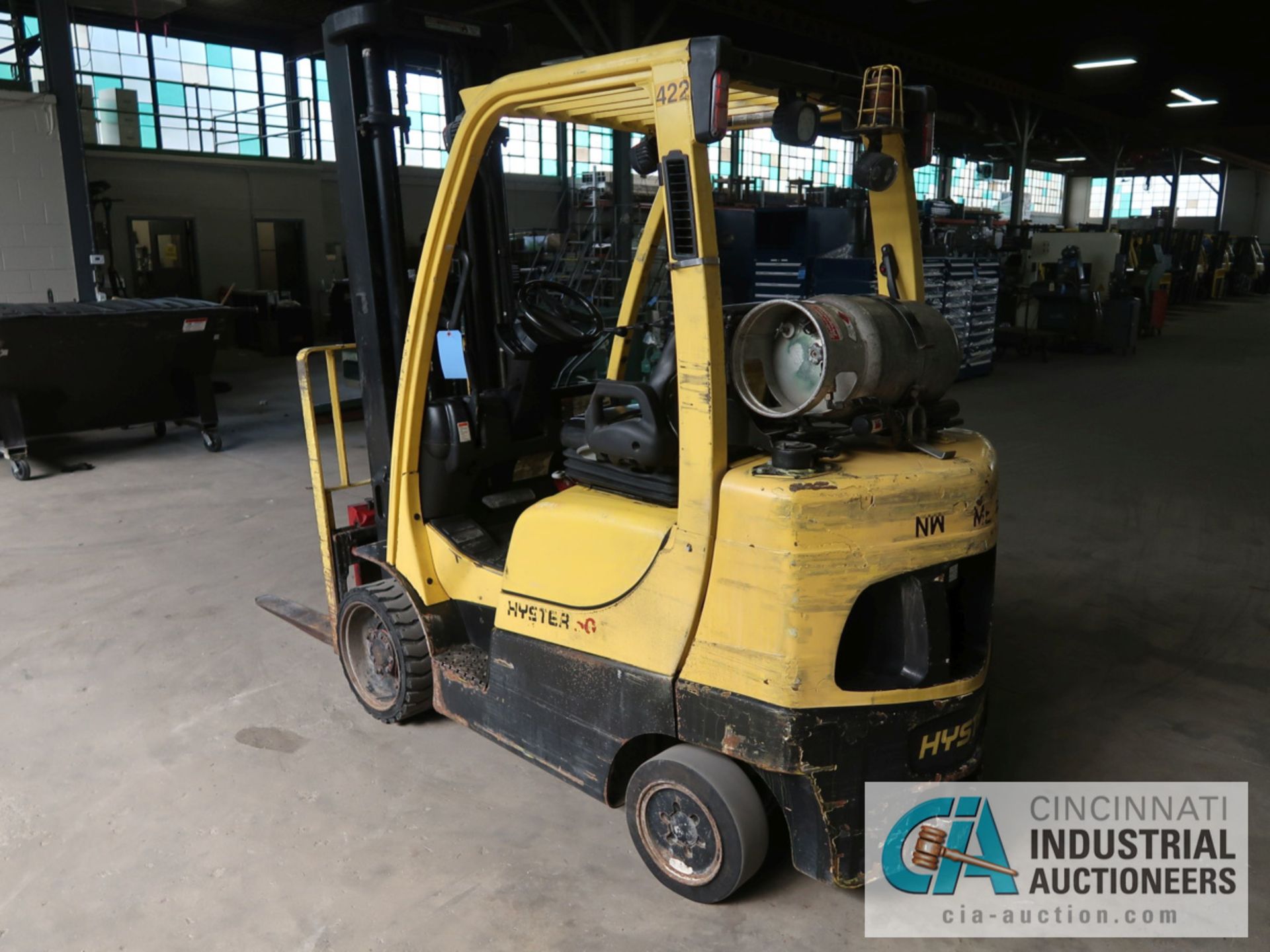 6,000 LB HYSTER MODEL S60FT LP GAS SOLID TIRE LIFT TRUCK WITH 3-STAGE MAST, 211" LIFT HEIGHT, 80" - Image 7 of 11