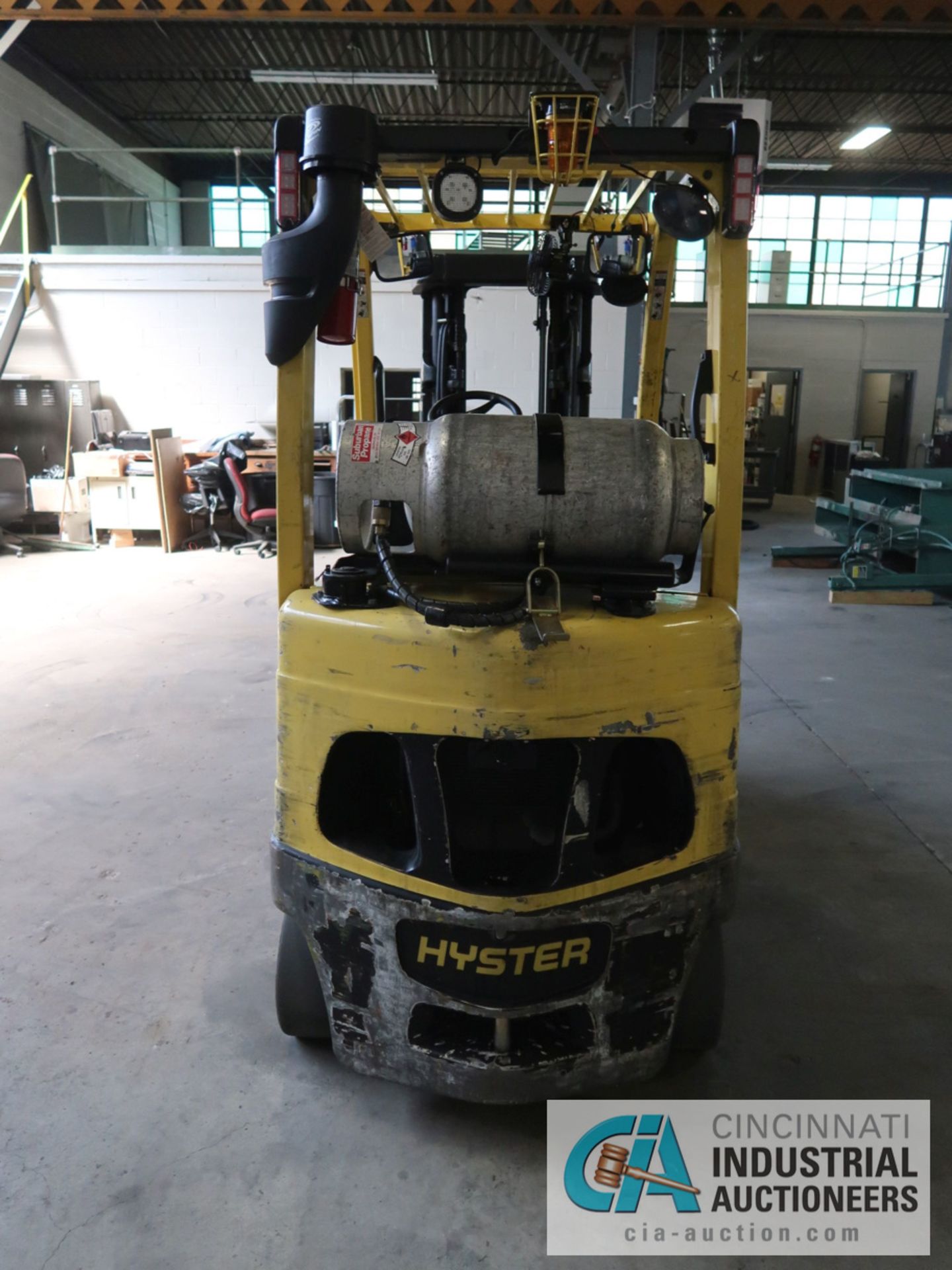 4,000 LB HYSTER MODEL S50FT LP GAS SOLID TIRE LIFT TRUCK WITH CASCADE 45 S-FPS-160 FORK - Image 6 of 11