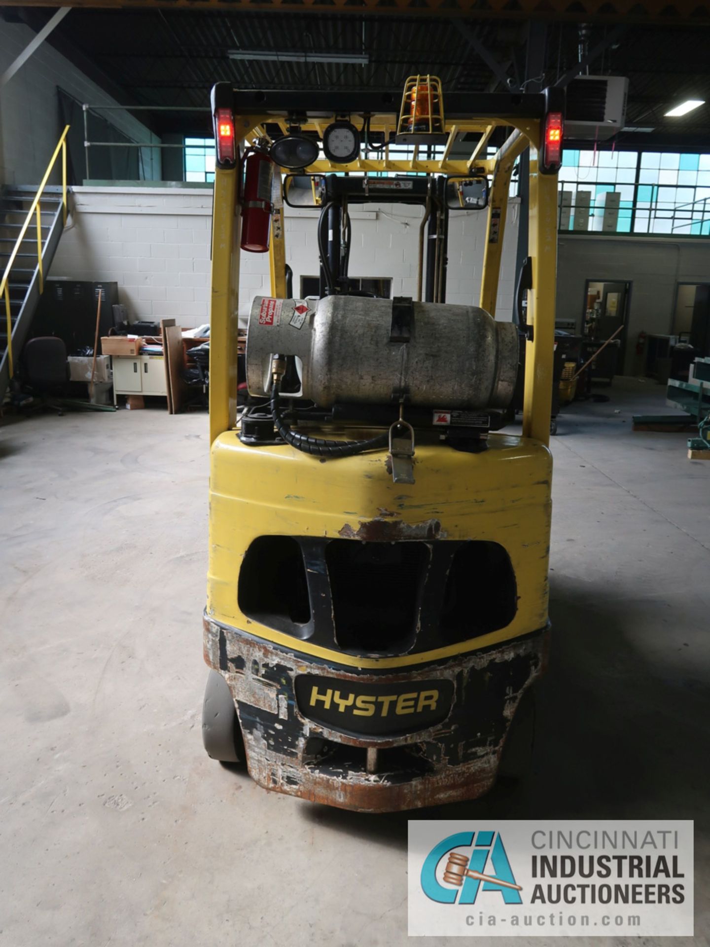 5,000 LB HYSTER MODEL S50FT LP GAS SOLID TIRE LIFT TRUCK WITH 2-STAGE MAST, 130" LIFT HEIGHT, 80" - Image 6 of 11