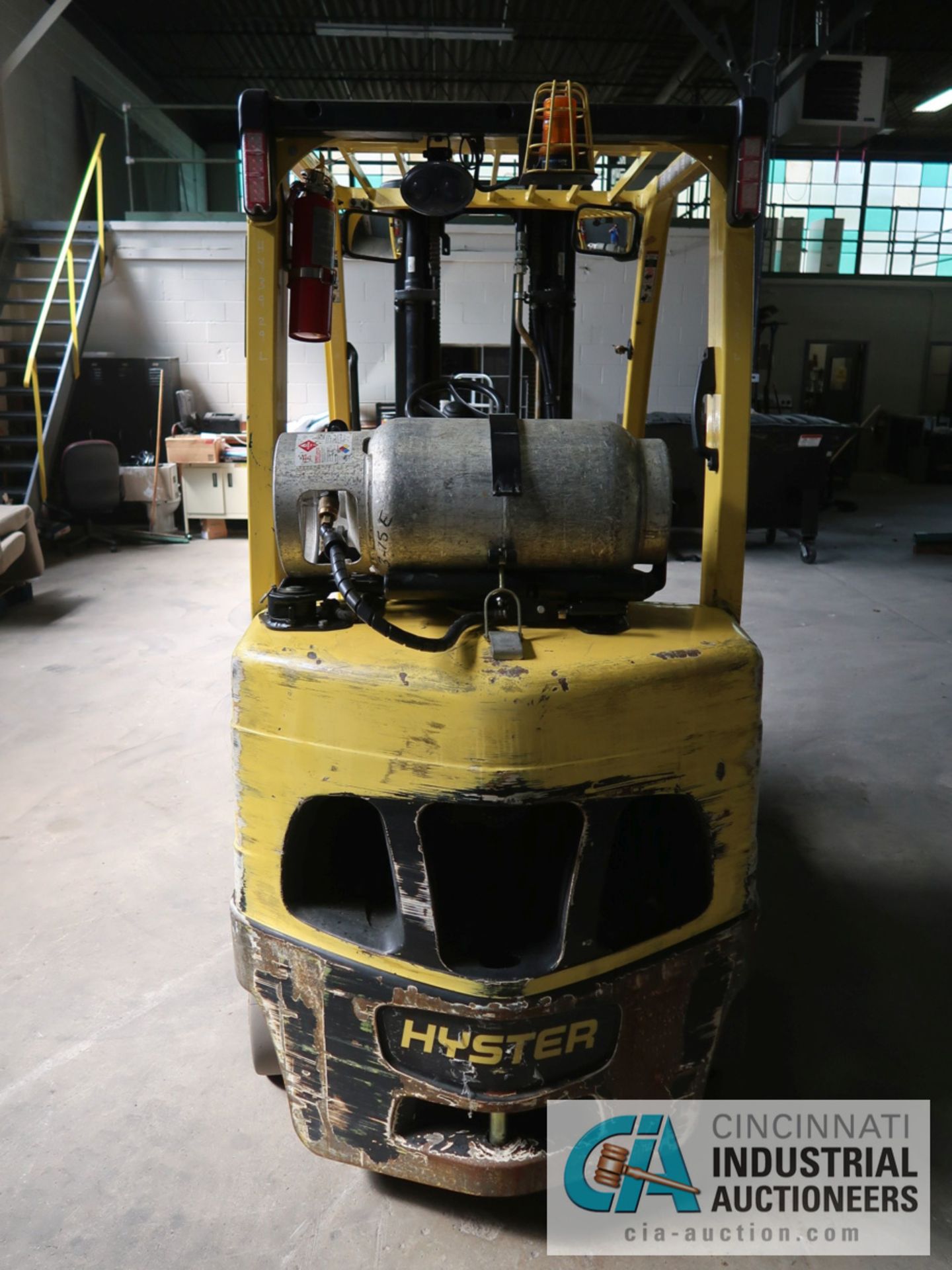 7,000 LB HYSTER MODEL S70FT LP GAS SOLID TIRE LIFT TRUCK WITH 3-STAGE MAST, 188" LIFT HEIGHT, 84" - Image 6 of 11