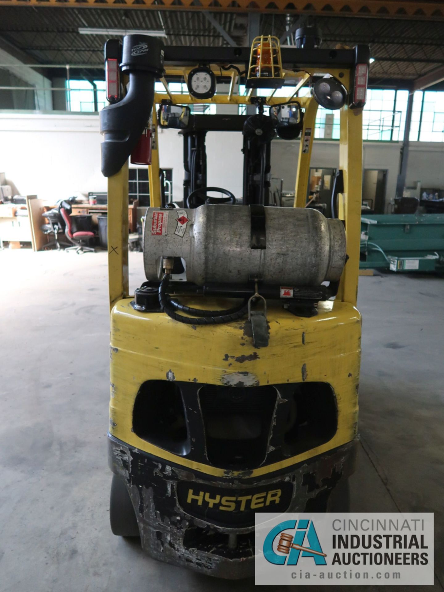 4,000 LB HYSTER MODEL S50FT LP GAS SOLID TIRE LIFT TRUCK WITH CASCADE 45 S-FPS-160 FORK - Image 6 of 11