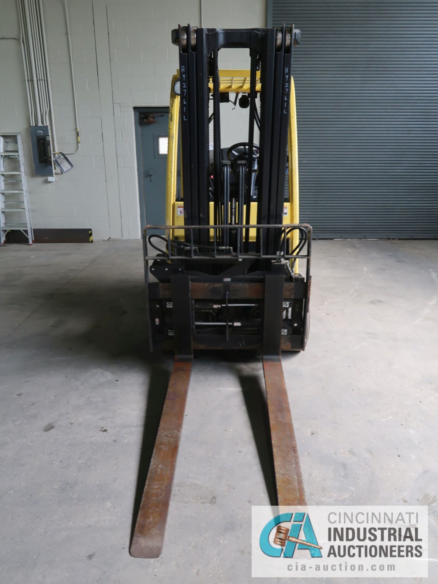 6,000 LB HYSTER MODEL S60FT LP GAS SOLID TIRE LIFT TRUCK WITH 3-STAGE MAST, 187" LIFT HEIGHT, 84" - Image 2 of 11