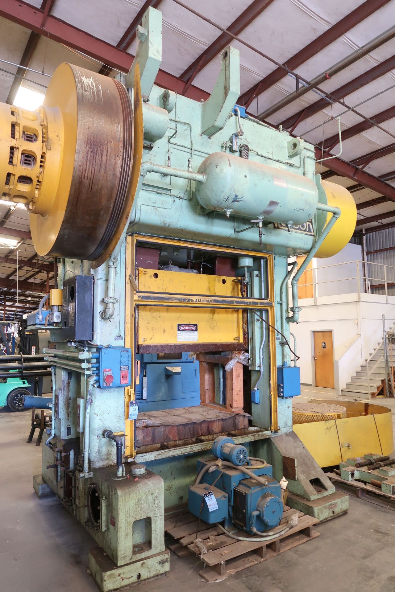 300 TON VERSON S2-300-54-30T SSDC PRESS; S/N 27913, 4" STROKE, 15-45 SPM, 30" SHUT HEIGHT, 5" ADJ, - Bild 2 aus 12