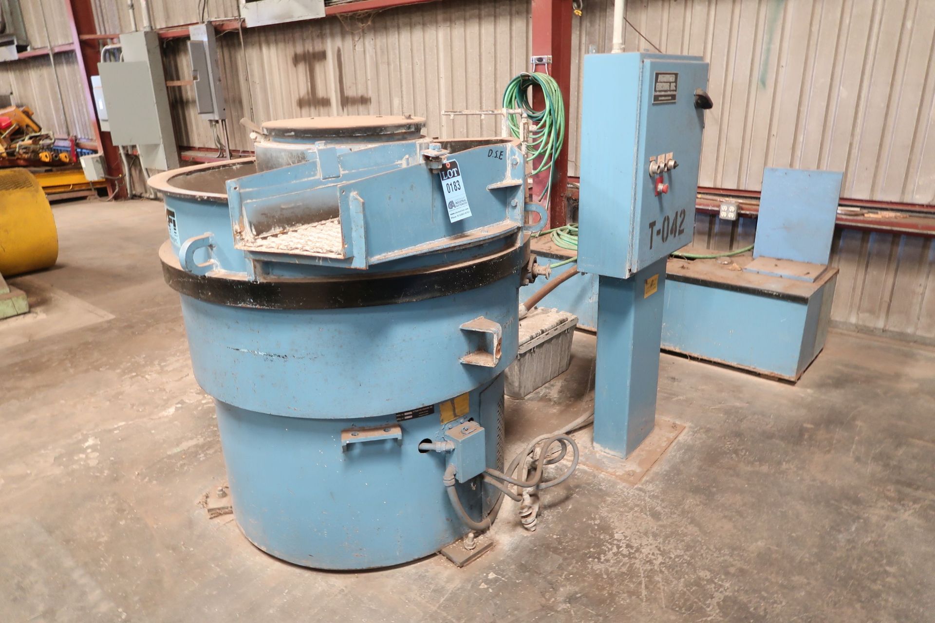 45" AFI MODEL 45D7 VIBRATORY BOWL WITH TANK