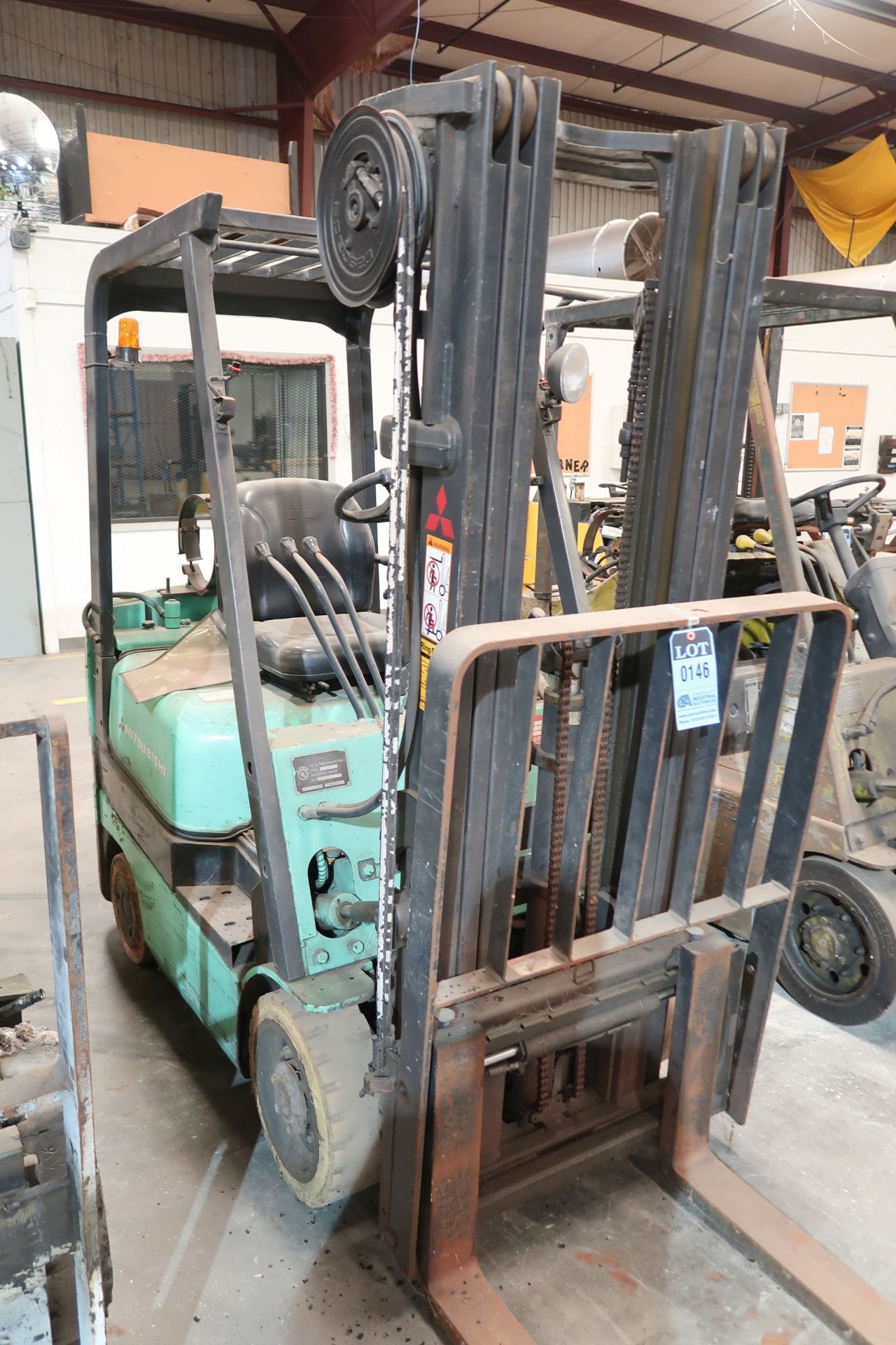 3,000 LB. MITSUBISHI MODEL FGC15K LP GAS LIFT TRUCK; S/N AF81E00435, 188" LIFT, NOT OPERATIONAL