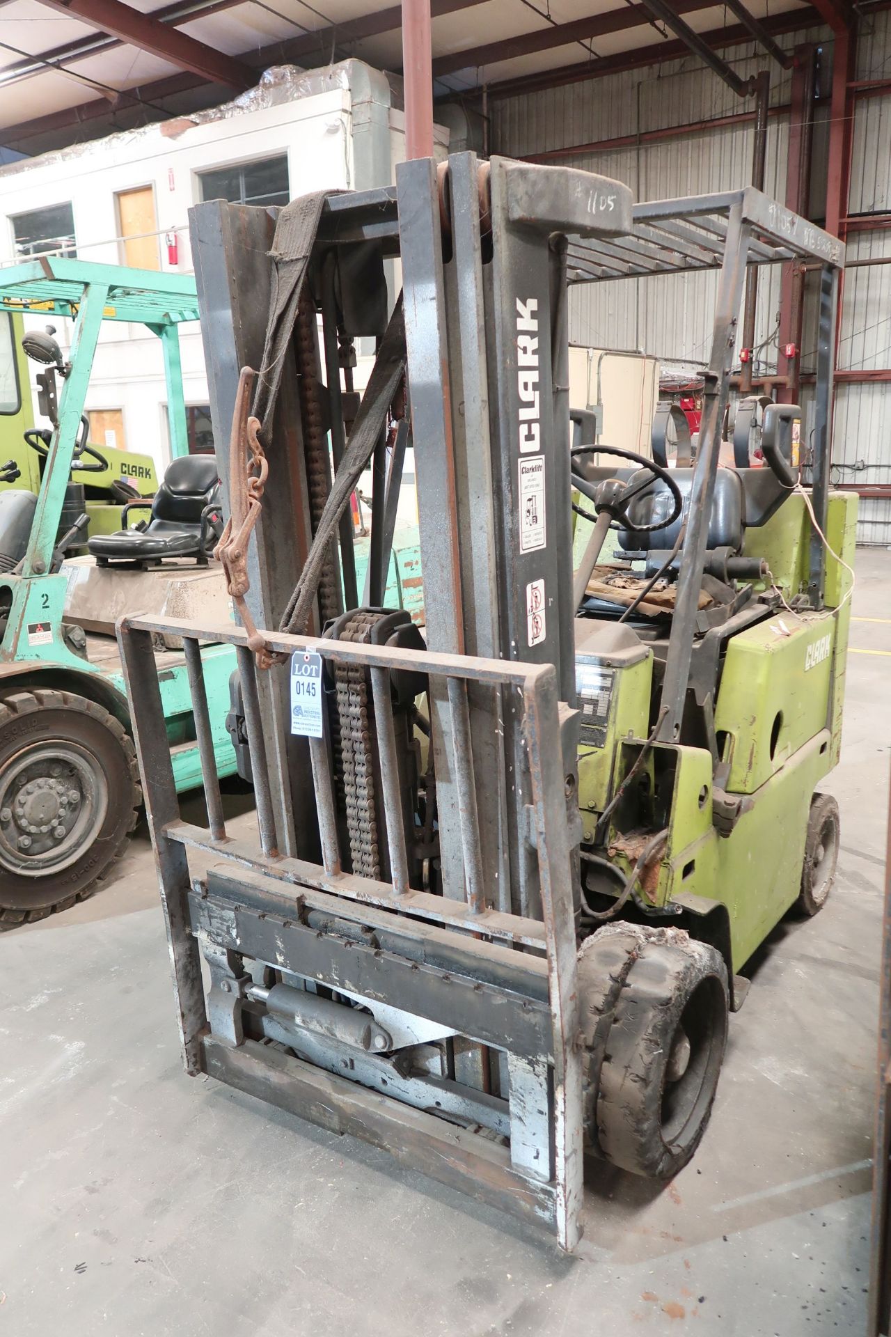 8,000 LB. CLARK C500-S80 LP GAS LIFT TRUCK; S/N 7419K0F, NO FORKS, NOT OPERATIONAL - Image 4 of 6