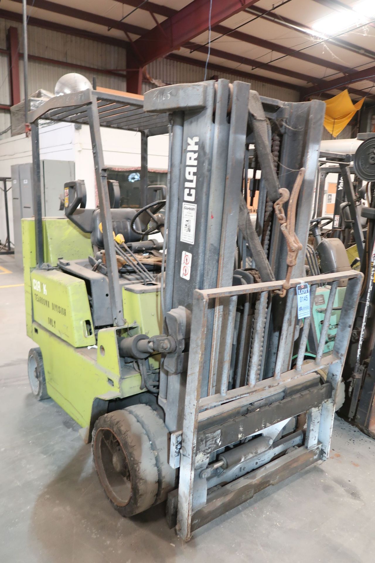 8,000 LB. CLARK C500-S80 LP GAS LIFT TRUCK; S/N 7419K0F, NO FORKS, NOT OPERATIONAL