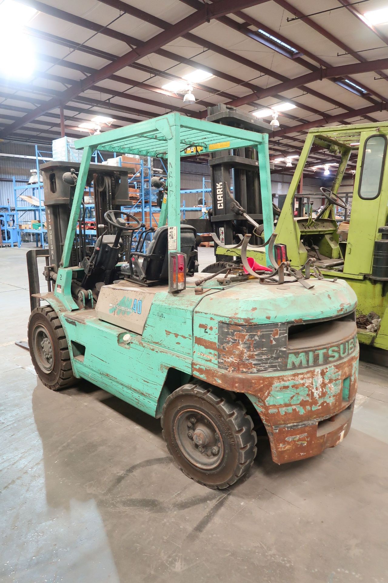 8,000 LB. MITSUBISHI MODEL FG45 LP GAS LIFT TRUCK; S/N AF29-01279, 171" LIFT, HYDRAULIC LEAK - Image 3 of 8