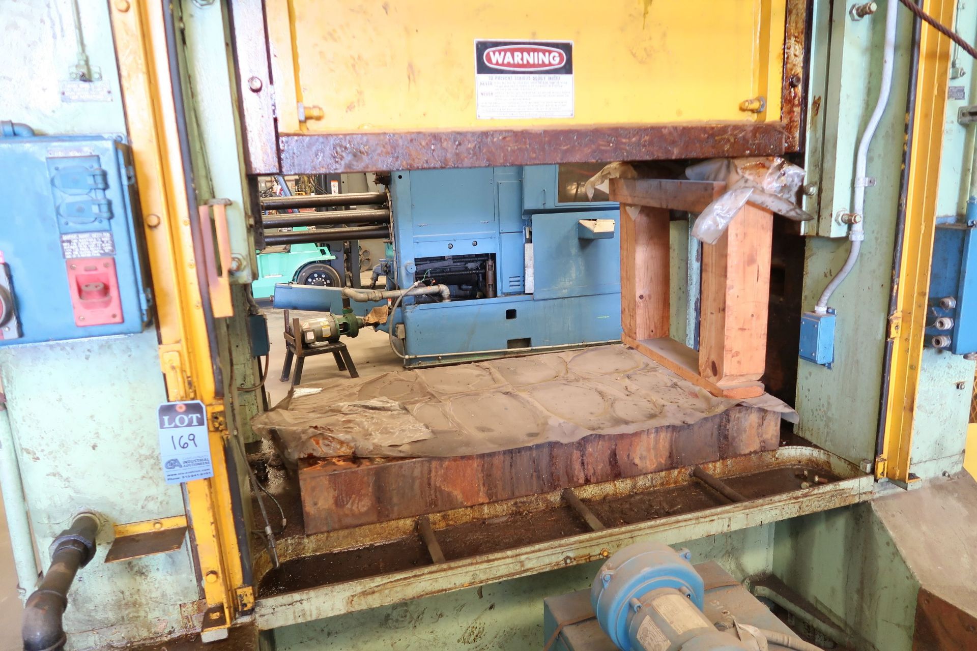 300 TON VERSON S2-300-54-30T SSDC PRESS; S/N 27913, 4" STROKE, 15-45 SPM, 30" SHUT HEIGHT, 5" ADJ, - Bild 9 aus 12