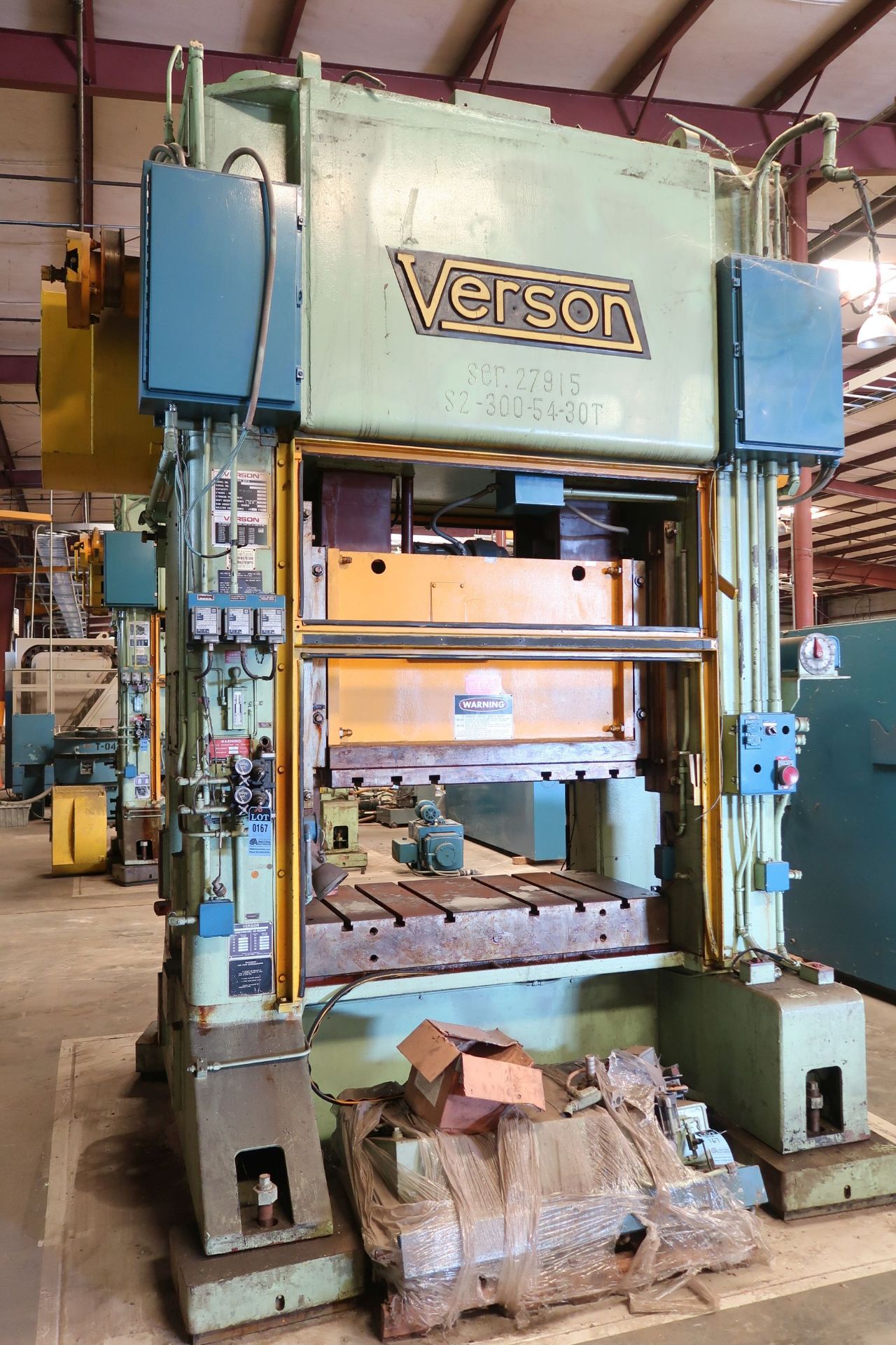 300 TON VERSON S2-300-54-30T SSDC PRESS; S/N 27915, 4" STROKE, 15-45 SPM, 30" SHUT HEIGHT, 5" ADJ, - Image 2 of 14