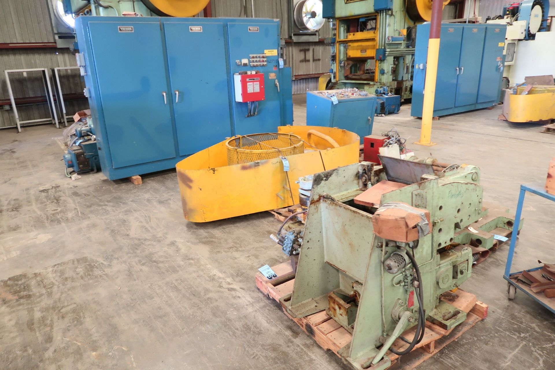 300 TON VERSON S2-300-54-30T SSDC PRESS; S/N 27915, 4" STROKE, 15-45 SPM, 30" SHUT HEIGHT, 5" ADJ, - Image 14 of 14