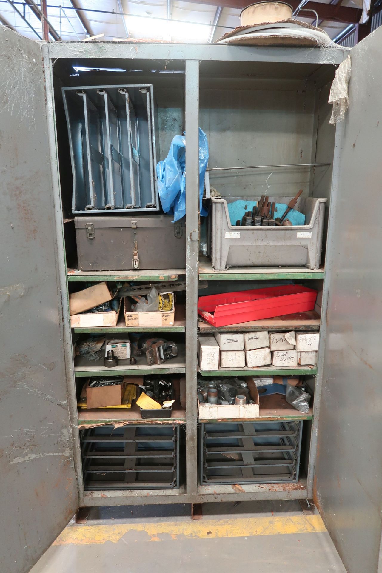 (LOT) 2-DOOR CABINET WITH PARTS AND TOOLING