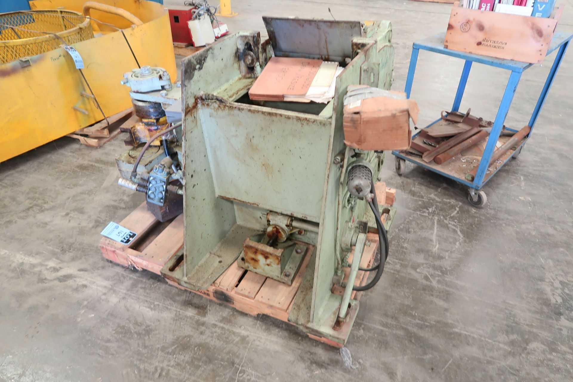 300 TON VERSON S2-300-54-30T SSDC PRESS; S/N 27915, 4" STROKE, 15-45 SPM, 30" SHUT HEIGHT, 5" ADJ, - Image 13 of 14