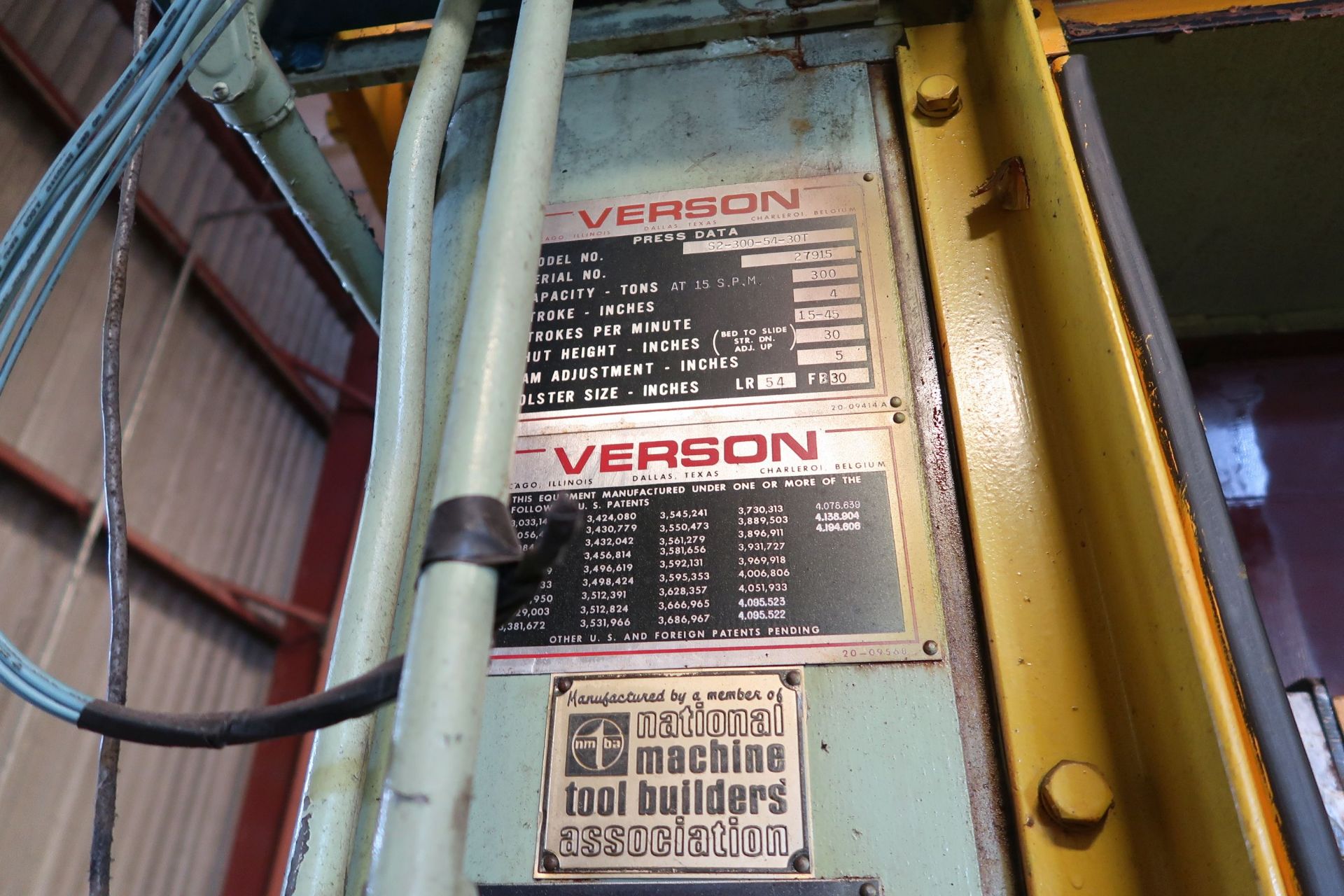 300 TON VERSON S2-300-54-30T SSDC PRESS; S/N 27915, 4" STROKE, 15-45 SPM, 30" SHUT HEIGHT, 5" ADJ, - Image 6 of 14