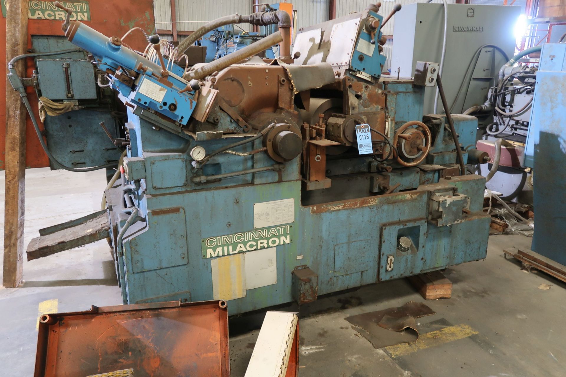 CINCINNATI MILACRON MODEL 340-20 TWIN-GRIP CENTERLESS GRINDER; S/N 350520H83-0011, MODEL DE