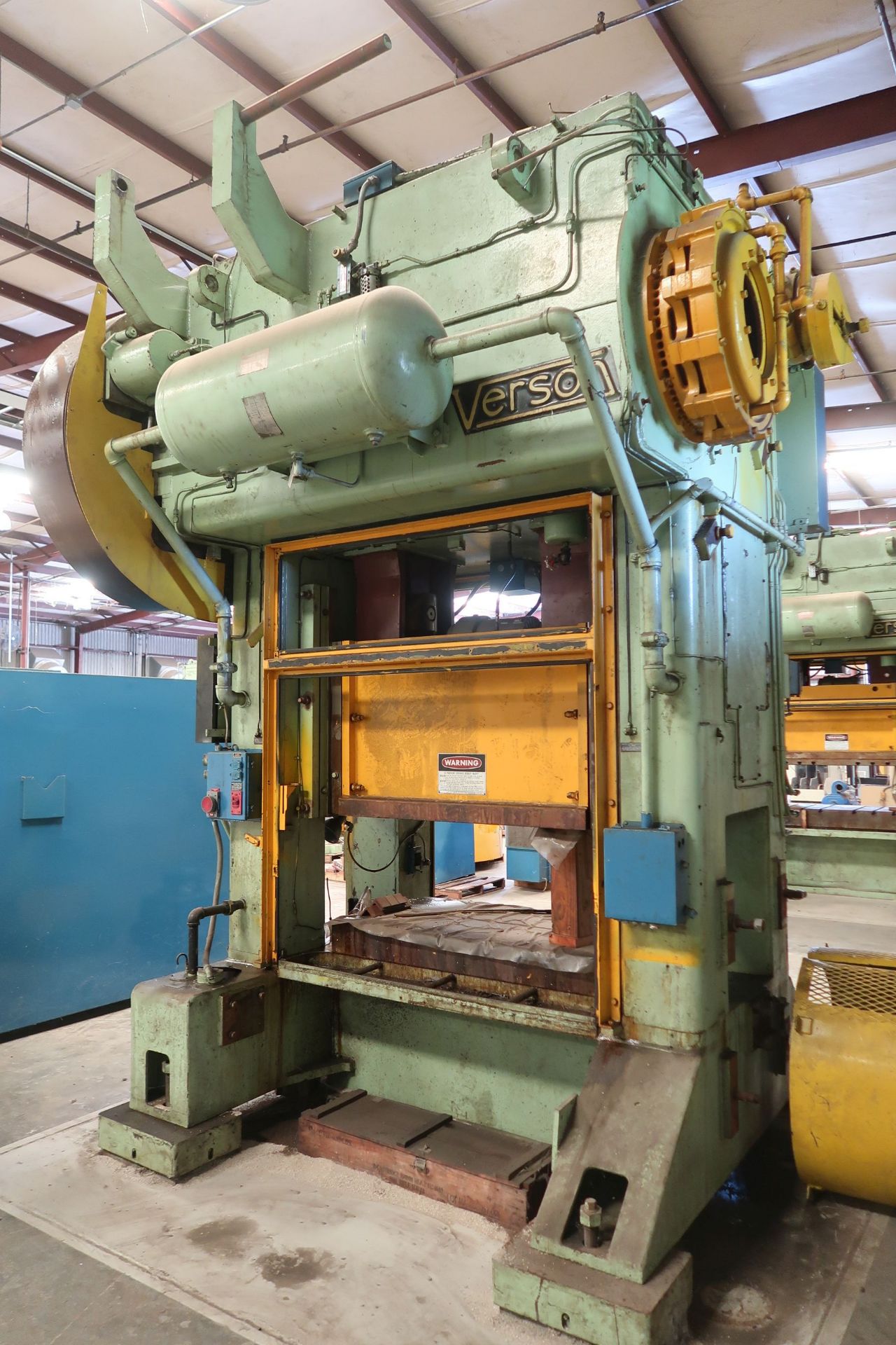 300 TON VERSON S2-300-54-30T SSDC PRESS; S/N 27914, 4" STROKE, 15-45 SPM, 30" SHUT HEIGHT, 5" ADJ, - Bild 2 aus 16