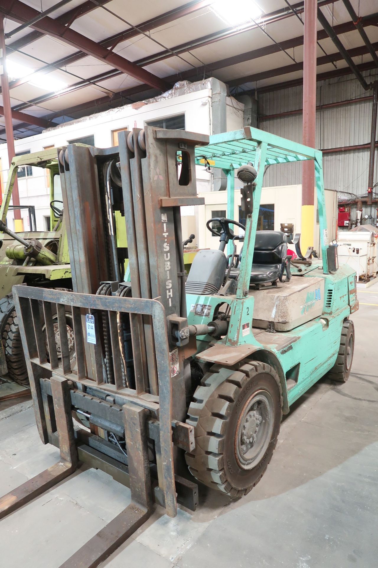 8,000 LB. MITSUBISHI MODEL FG45 LP GAS LIFT TRUCK; S/N AF29-01279, 171" LIFT, HYDRAULIC LEAK - Image 4 of 8