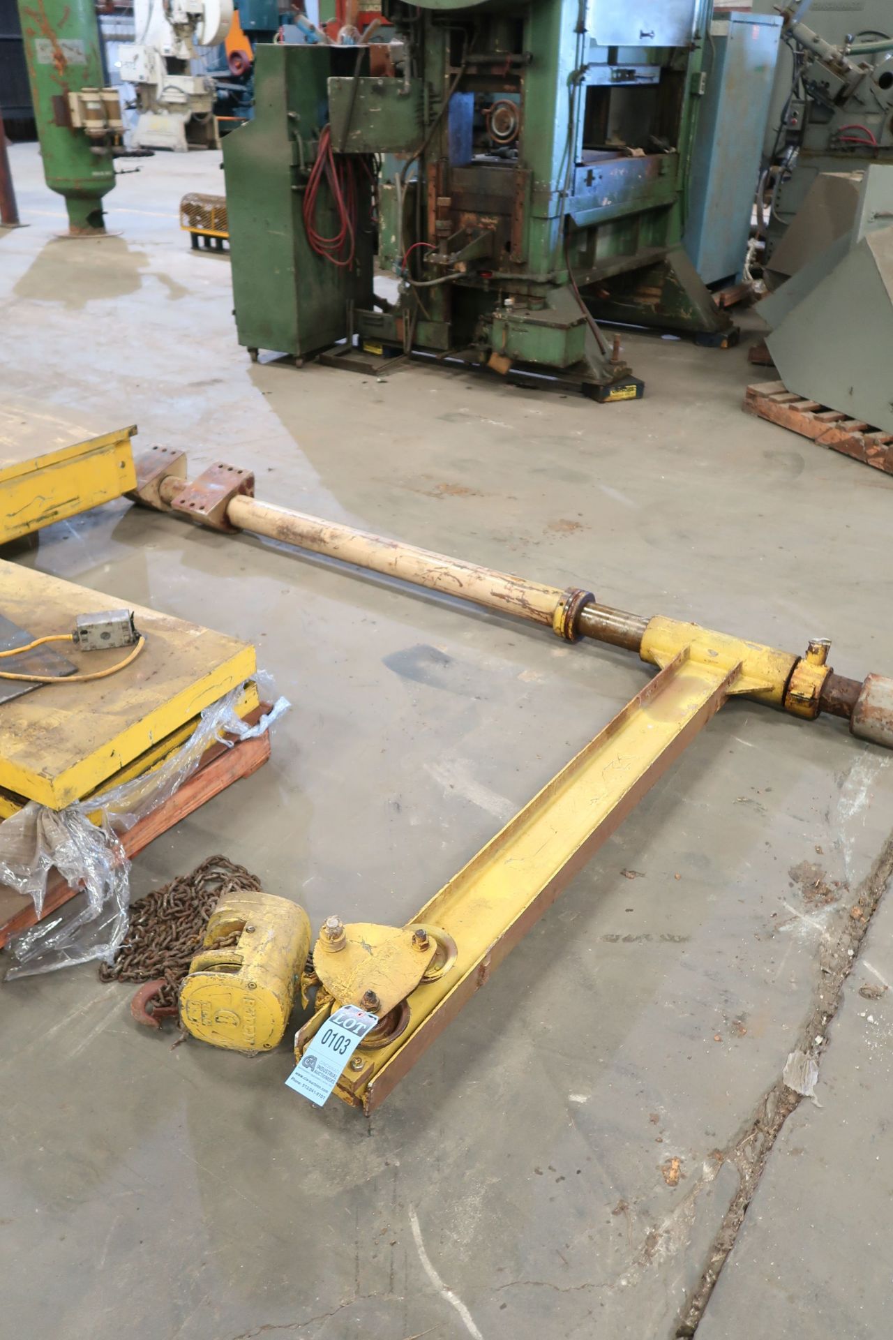 5' COLUMN JIB WITH MANUAL HOIST