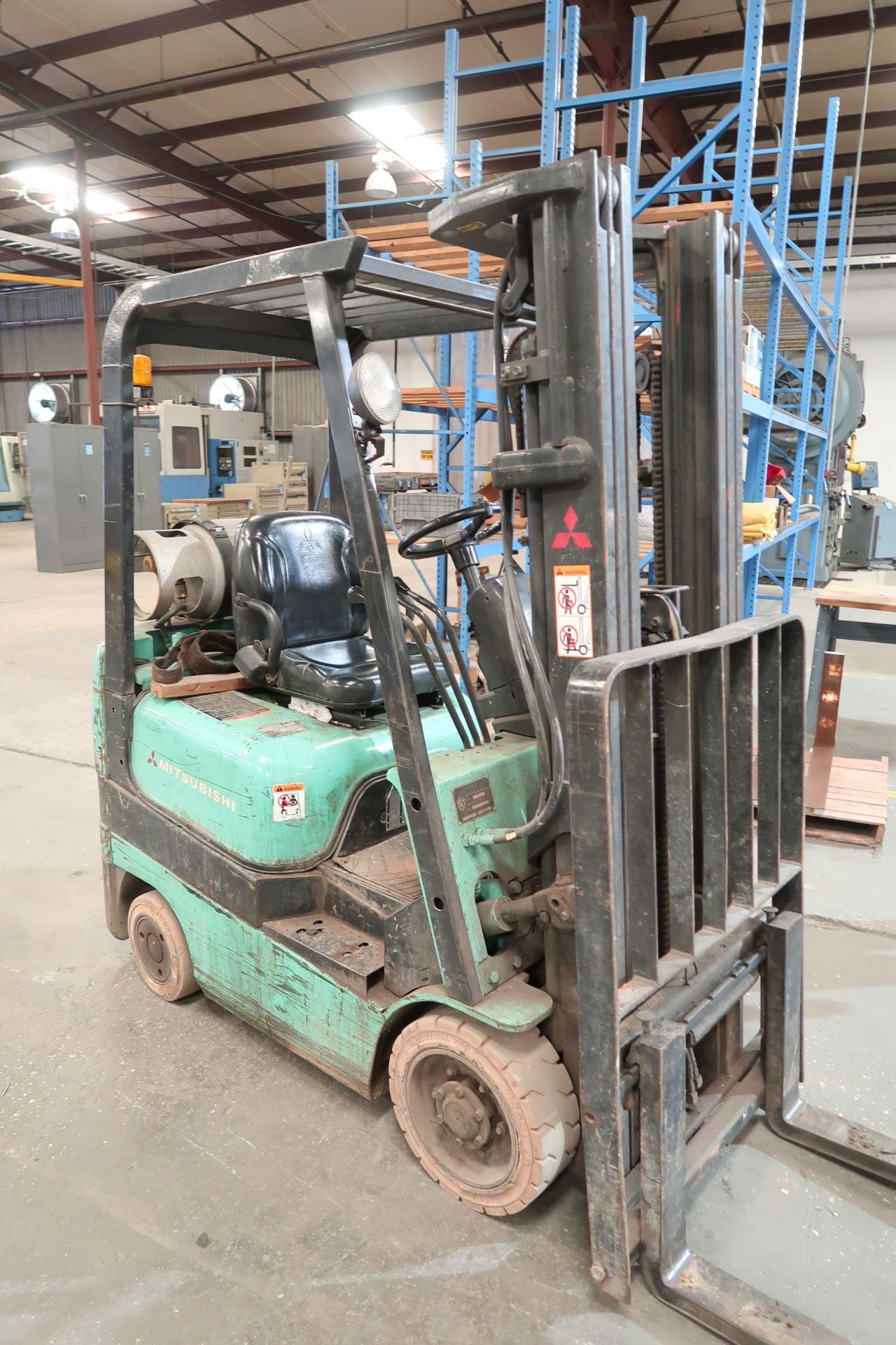 3,000 LB MITSUBISHI MODEL GC15K LP GAS SOLID TIRE LIFT TRUCK; S/N AF81E00468, 3-STAGE MAST, 5,300 - Image 2 of 7