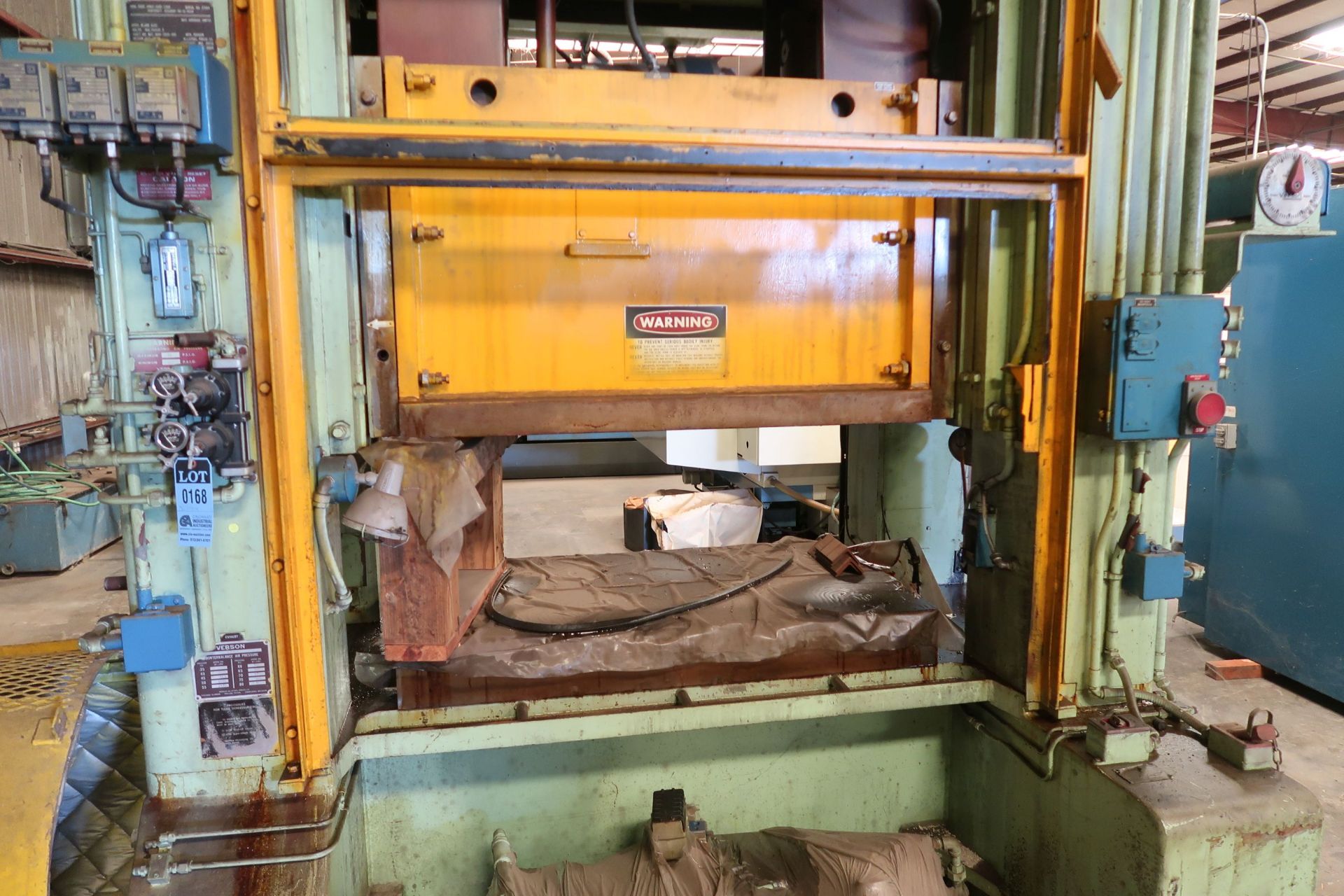 300 TON VERSON S2-300-54-30T SSDC PRESS; S/N 27914, 4" STROKE, 15-45 SPM, 30" SHUT HEIGHT, 5" ADJ, - Bild 5 aus 16