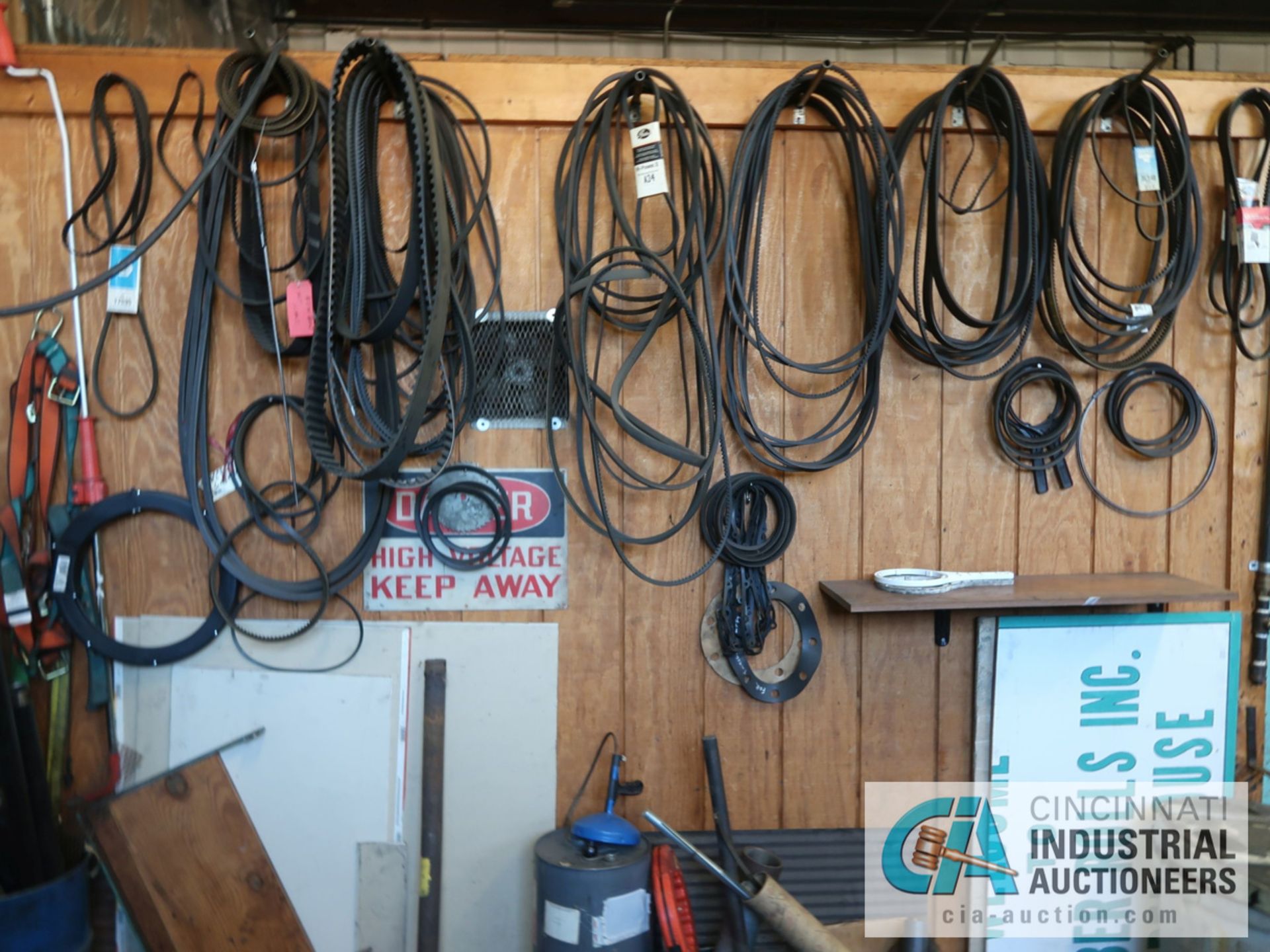 (LOT) CONTENTS OF MAINTENANCE ROOM, (10) CABINETS & SHELVES WITH BUILDING & MACHINE MAINTENANCE - Image 10 of 11