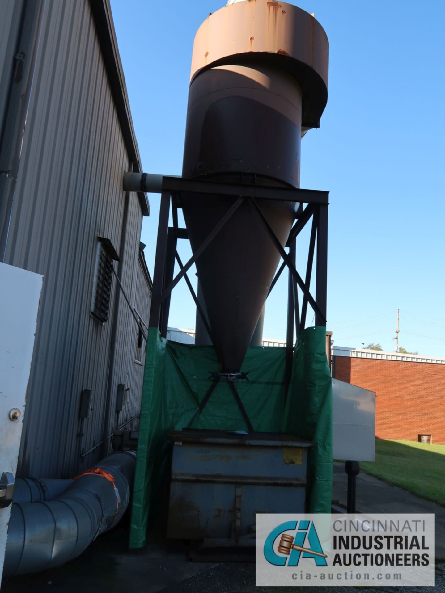 AERCOLOGY DUST COLLECTION SYSTEM; 40-HP BLOWER WITH CYCLONE, HOPPER & (2) AERCOLOY FILTER UNITS - Image 3 of 7