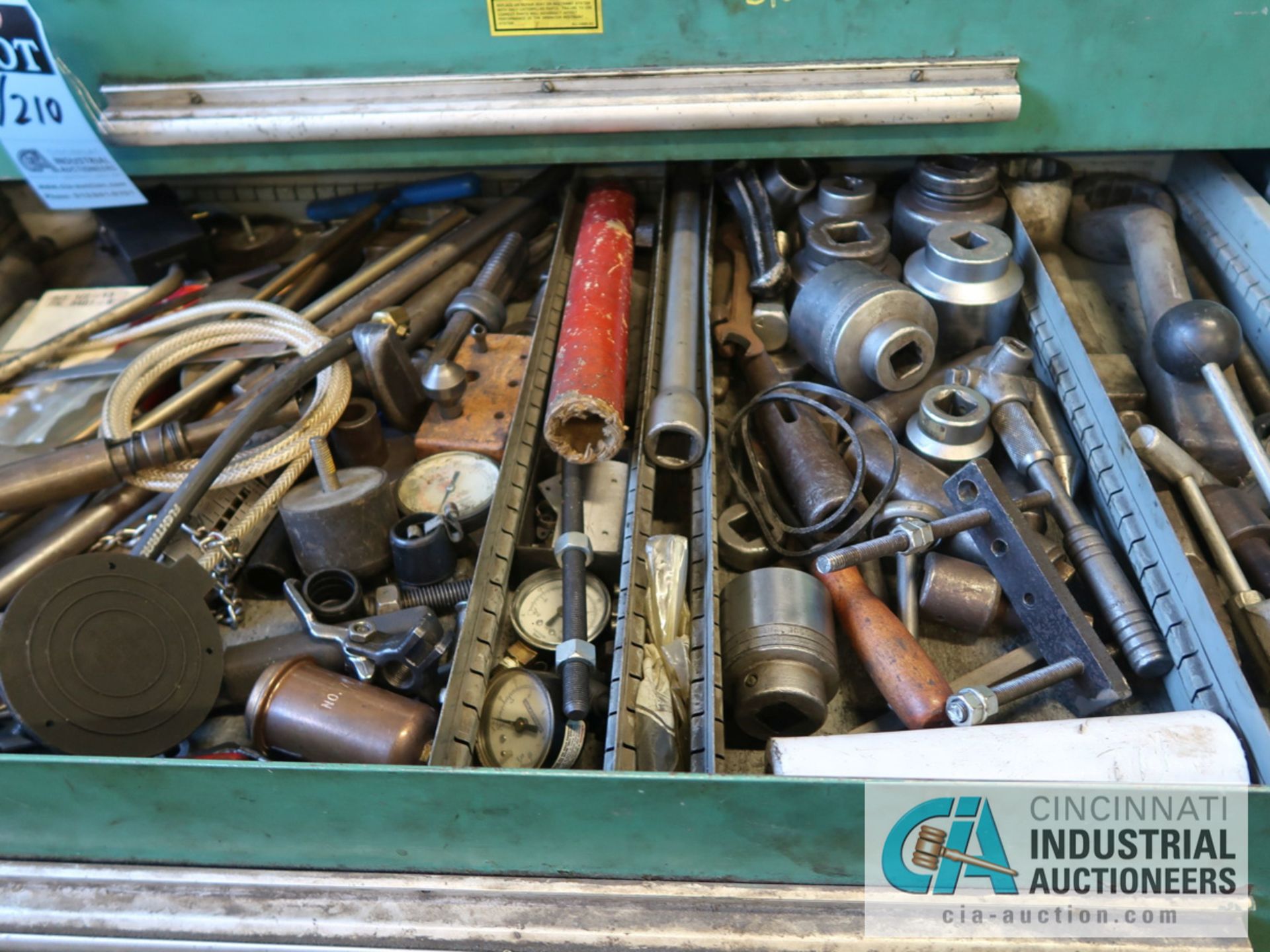 (LOT) CONTENTS OF MAINTENANCE ROOM, (10) CABINETS & SHELVES WITH BUILDING & MACHINE MAINTENANCE - Image 7 of 11