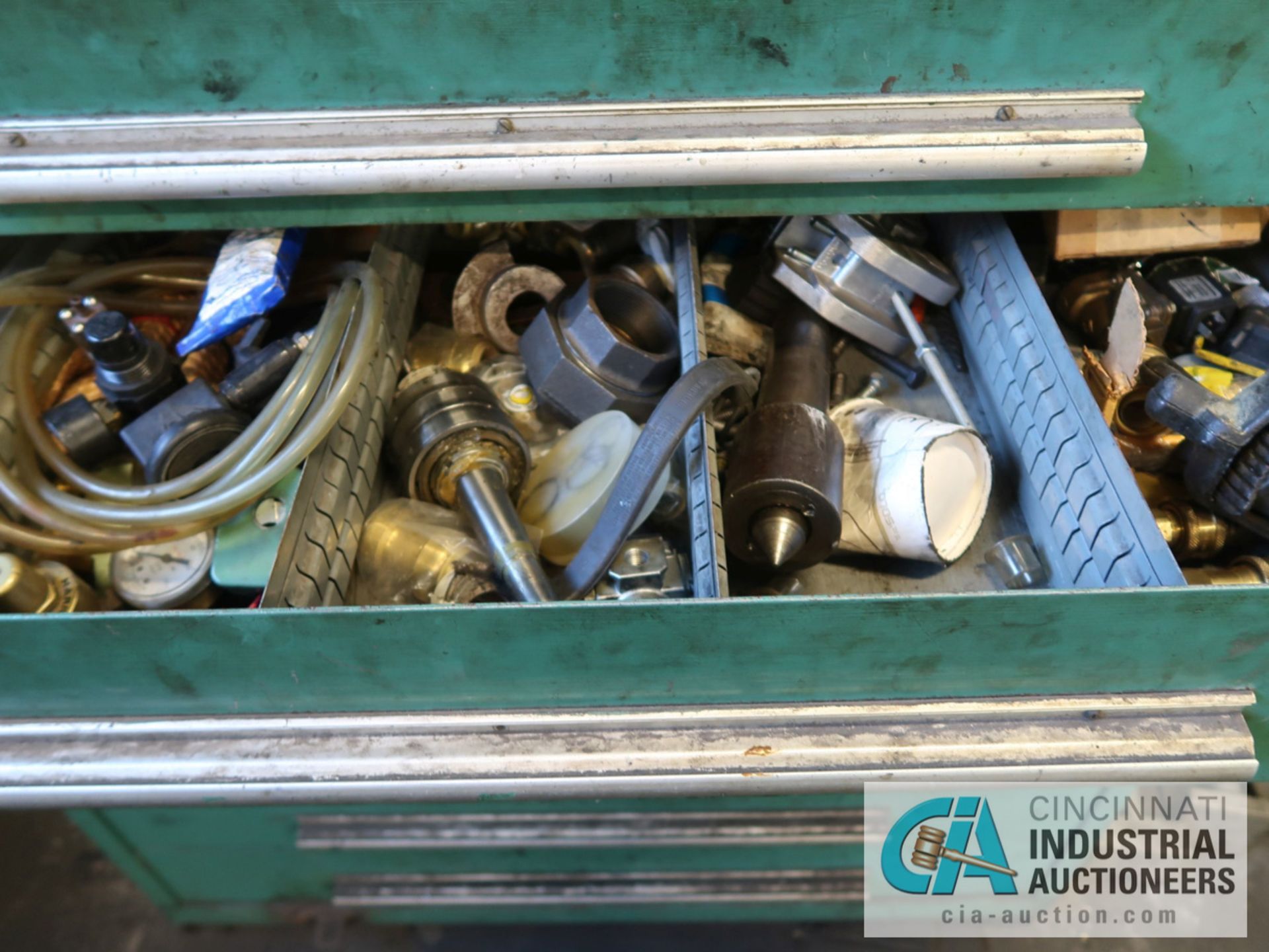 (LOT) CONTENTS OF MAINTENANCE ROOM, (10) CABINETS & SHELVES WITH BUILDING & MACHINE MAINTENANCE - Image 8 of 11