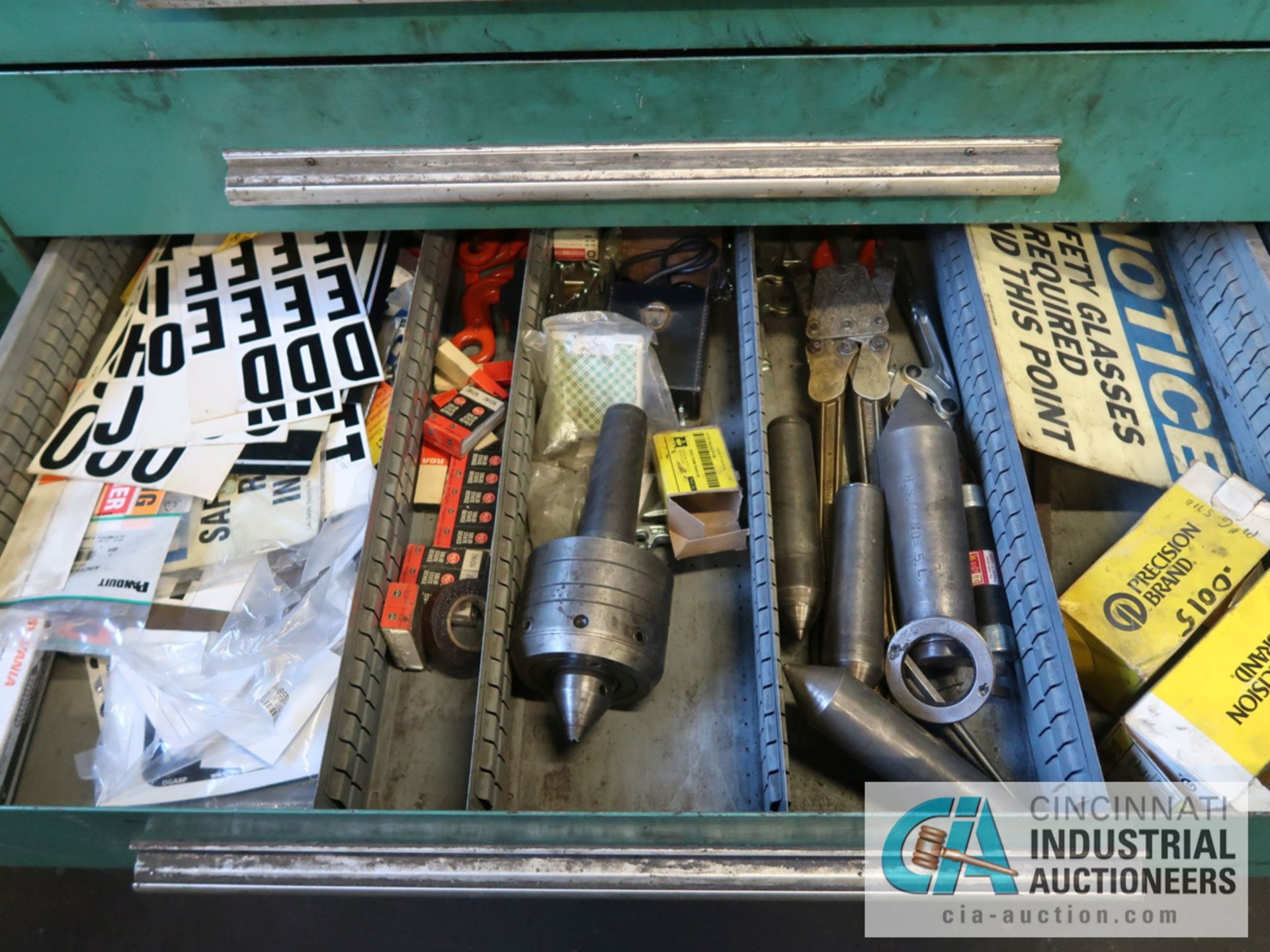 (LOT) CONTENTS OF MAINTENANCE ROOM, (10) CABINETS & SHELVES WITH BUILDING & MACHINE MAINTENANCE - Image 9 of 11