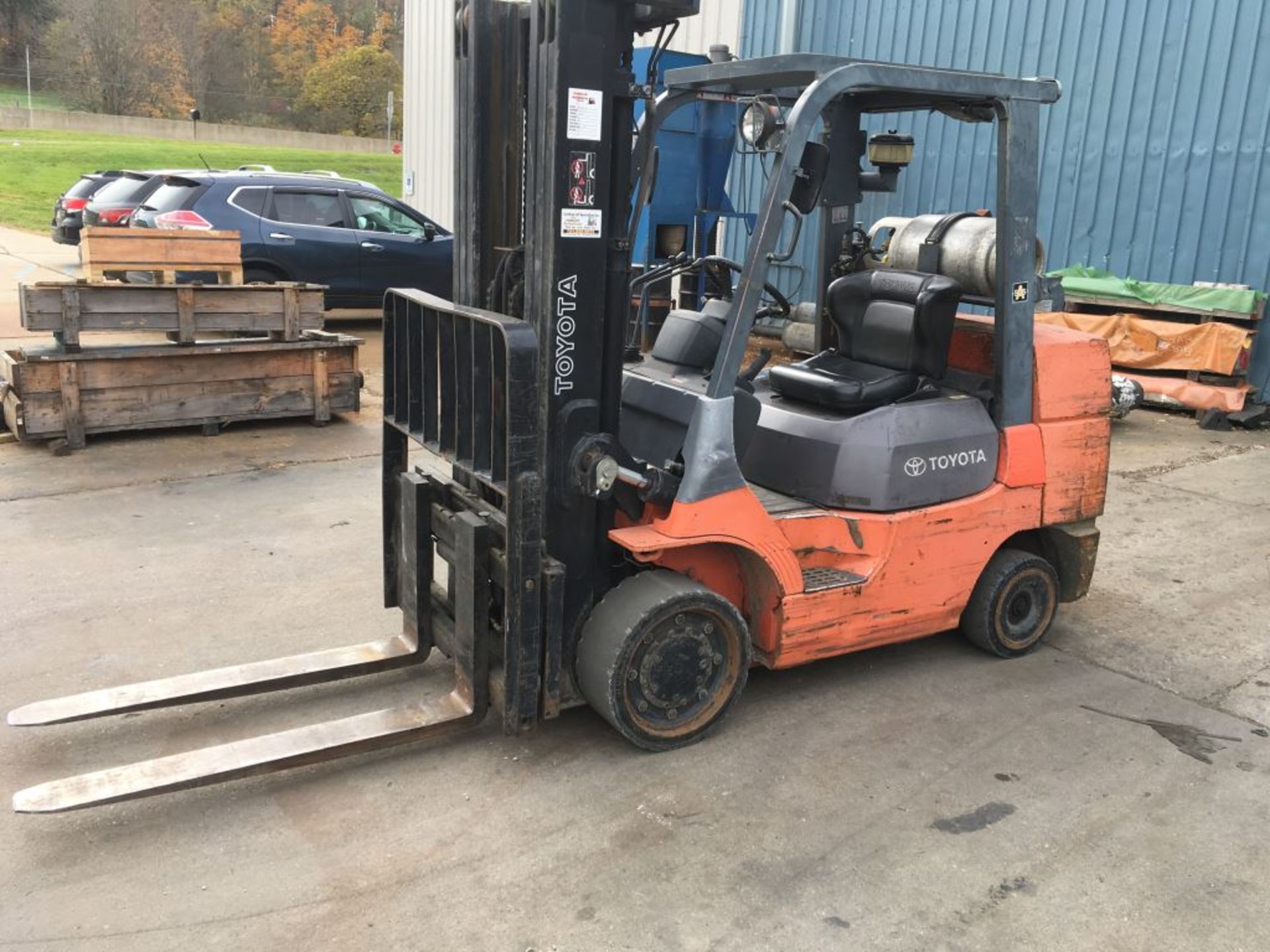 7,000 LB. TOYOTA MODEL 7FGCU35 LPG SOLID TIRE LIFT TRUCK; S/N 62545, 187” MAX. LIFT