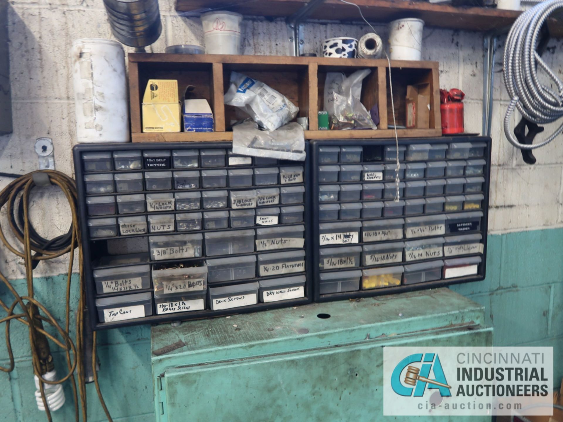 (LOT) CONTENTS OF MAINTENANCE ROOM, (10) CABINETS & SHELVES WITH BUILDING & MACHINE MAINTENANCE - Image 5 of 11