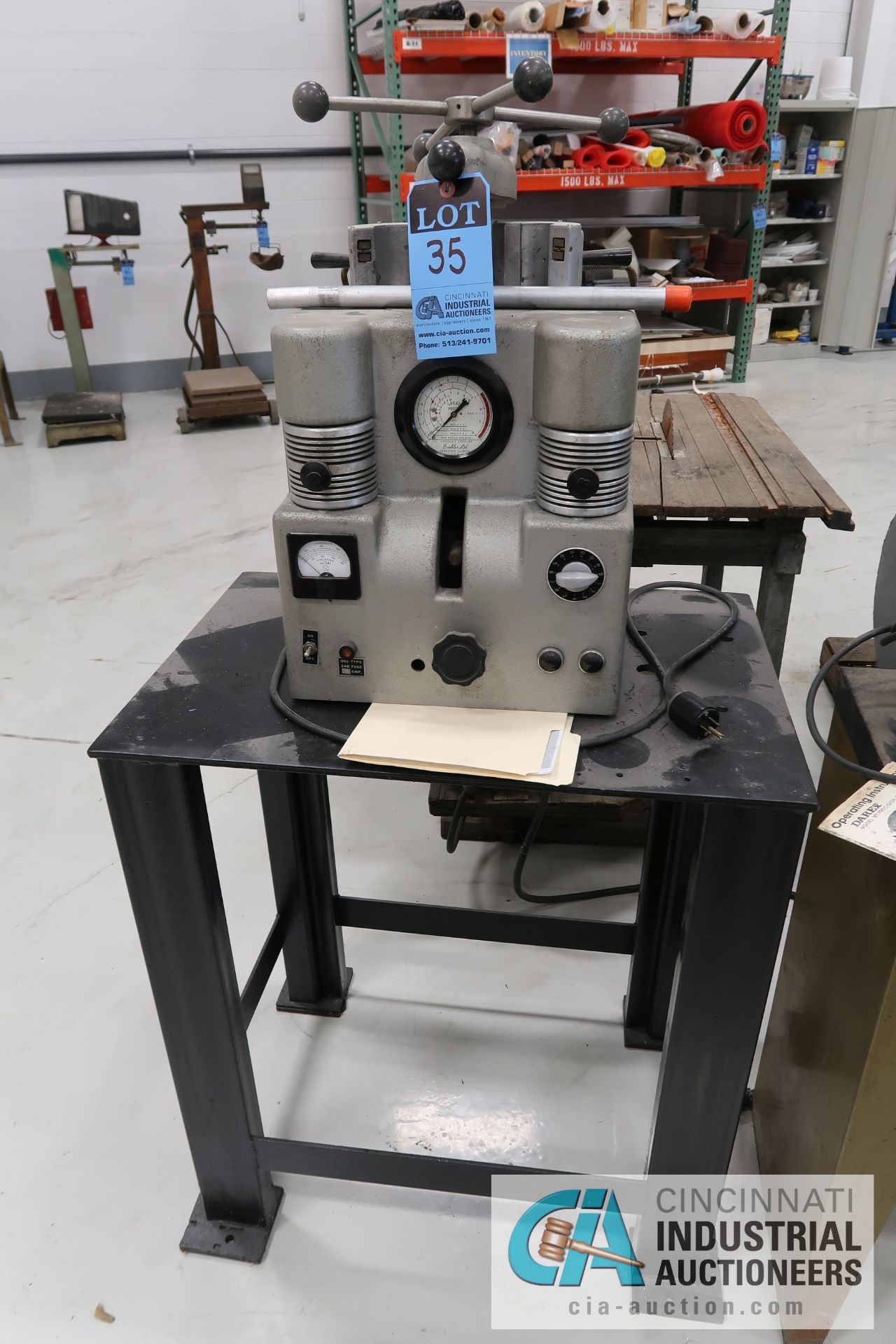 BUEHLER SPEED PRESS; S/N 192-FS-2562