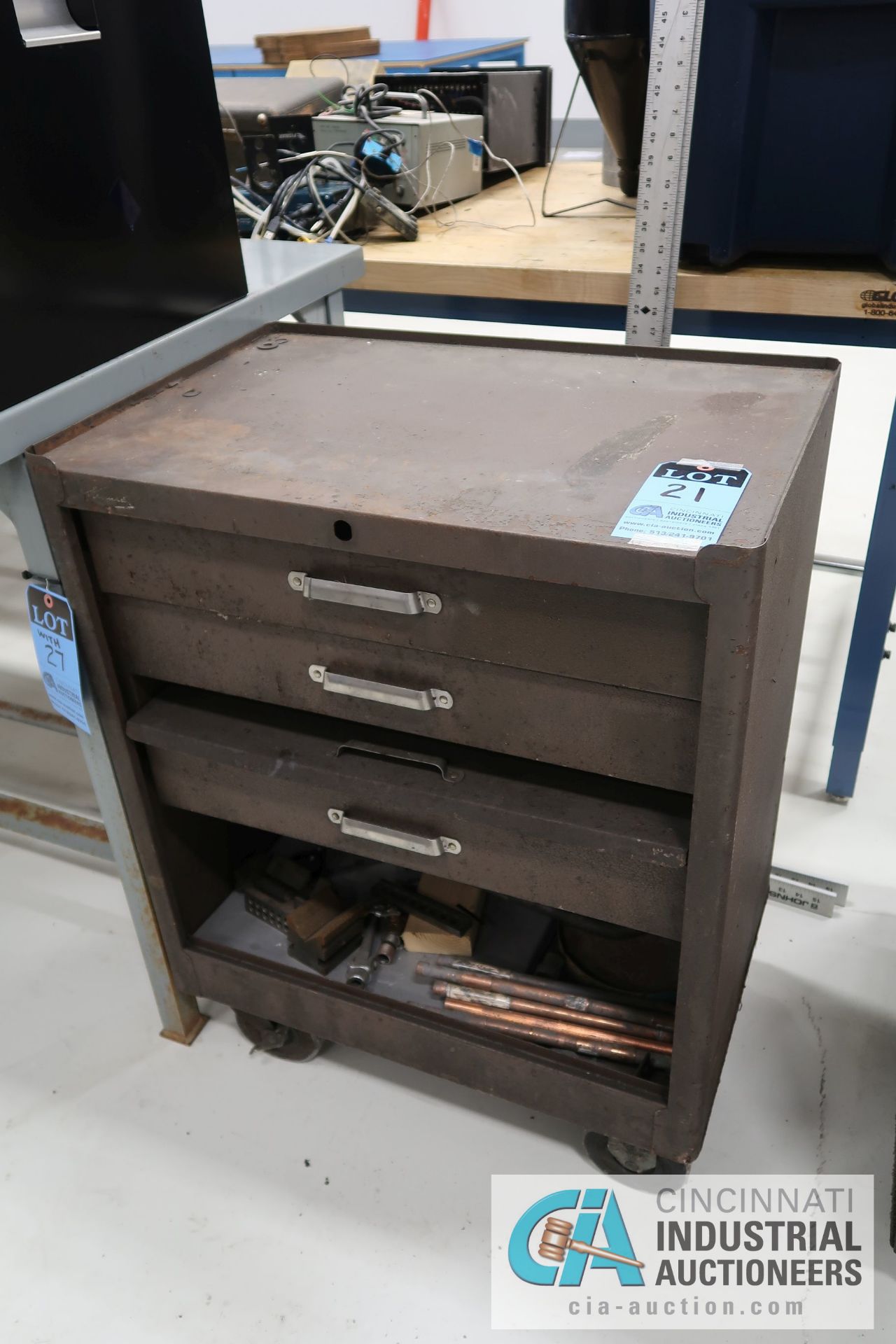 4-DRAWER KENNEDY PORTABLE TOOL CHEST WITH MISCELLANOUS