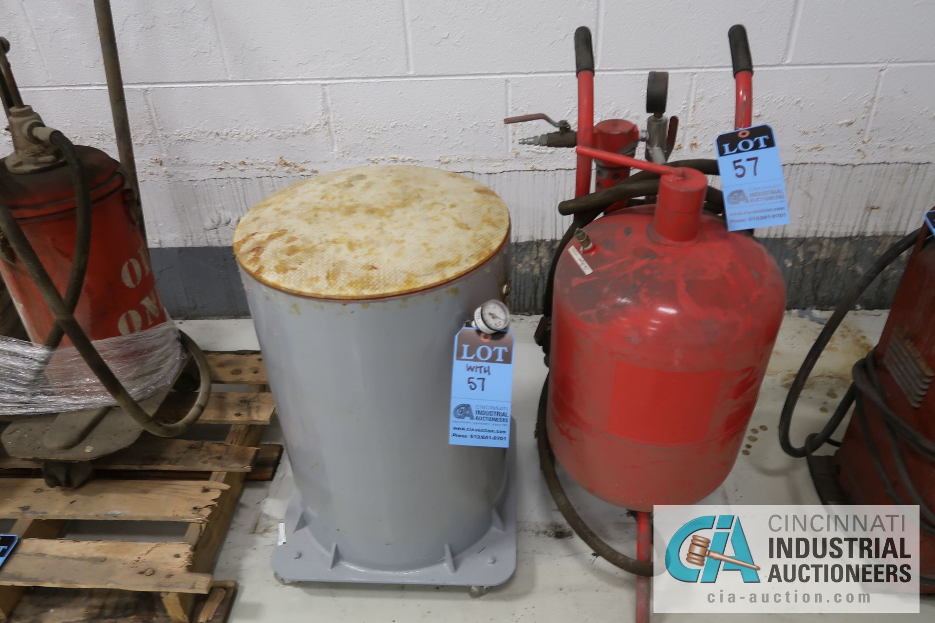 (LOT) MISCELLANEOUS - SAND BLAST POT, KETTLE, HYDRAULIC OIL PUMPS, JUSTRITE OILY WASTE CAN, - Image 2 of 4