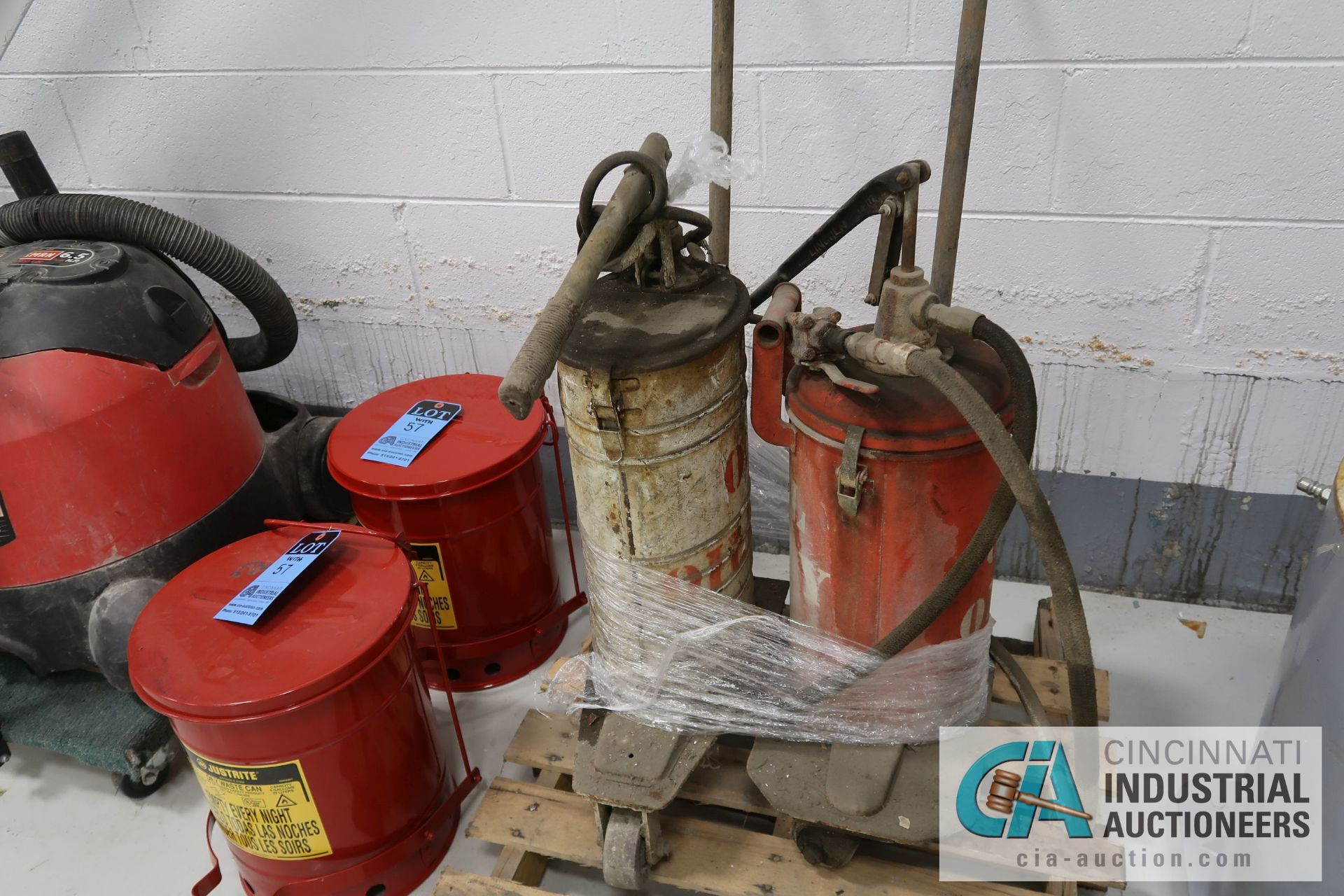 (LOT) MISCELLANEOUS - SAND BLAST POT, KETTLE, HYDRAULIC OIL PUMPS, JUSTRITE OILY WASTE CAN, - Image 3 of 4