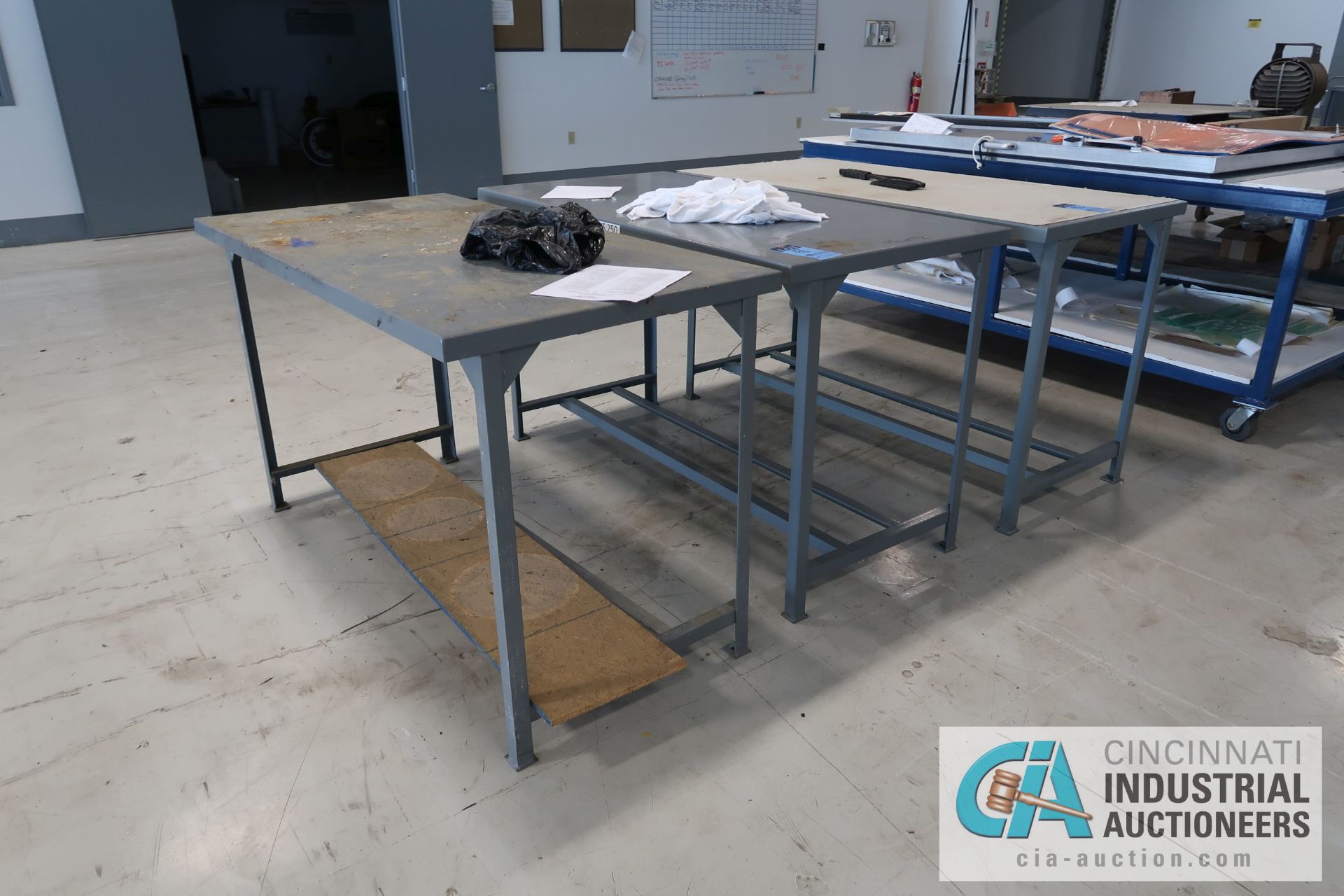 (LOT) MISELLANEOUS WORK BENCHES