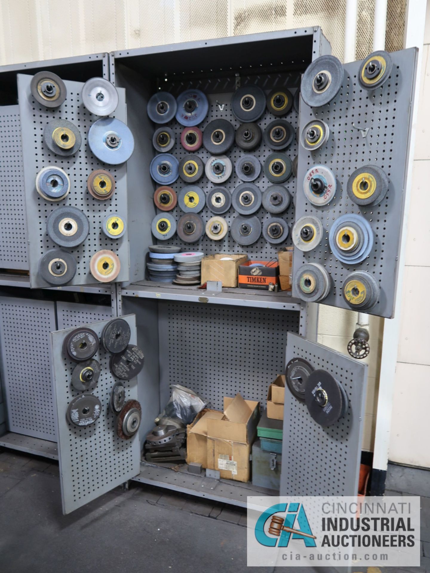 (LOT) GRINDING WHEELS WITH CABINETS